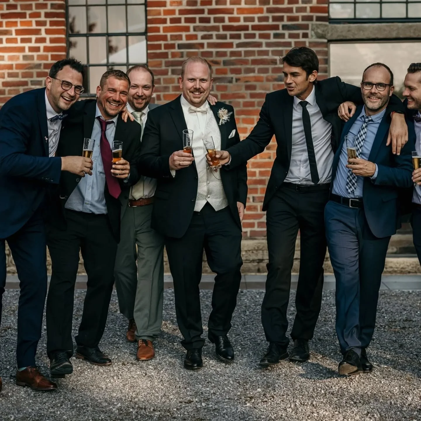 Und genau das verstehe ich unter &bull; ungestellt &amp; authentisch &bull; 🔥 
.
.
Hier entlang f&uuml;r Wunschtermine 2027✨⚡
http://www.lieblingsformat.de
.
.
.
.
#hochzeitsfotodortmund #luxuryweddingphotographer
#hochzeitsfotografin #hochzeit2026 