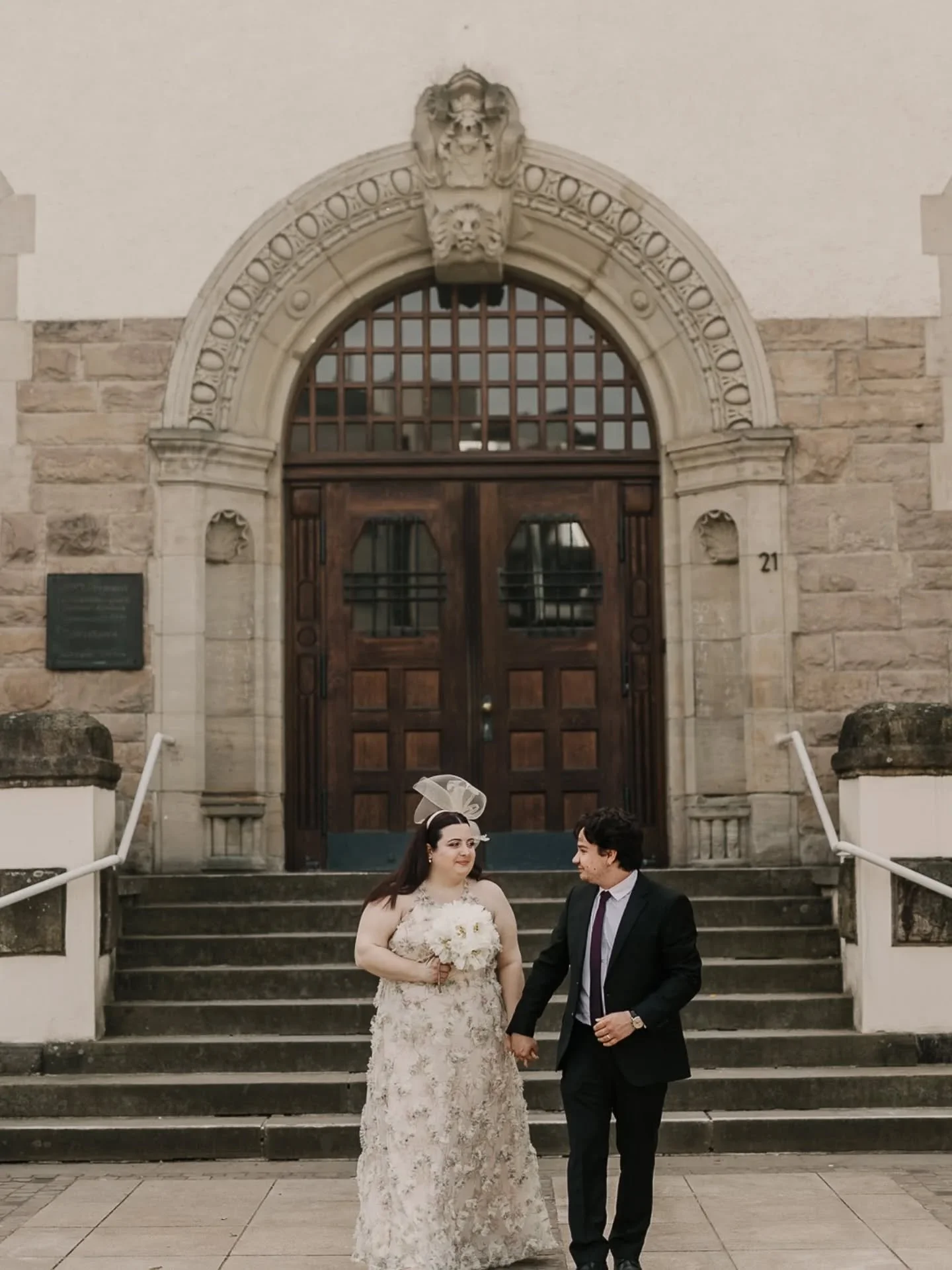 Classic chic ✨ 
Schaut euch diese Herzen an, wie sie strahlen 🩷 
.
.
.
.
#HOCHZEITSFOTOGRAF #WEDDINGPHOTOGRAPH #DORTMUNDHOCHZEITSFOTOGRAFIN #LIEBLINGSFORMAT
#BRIDETOBE 
STANDESAMTLICHETRAUUNG
CLASSICCHIC
HOCHZEITSFOTOGRAFIN
BRAUTSTRAUSS
BRAUTKLEID
