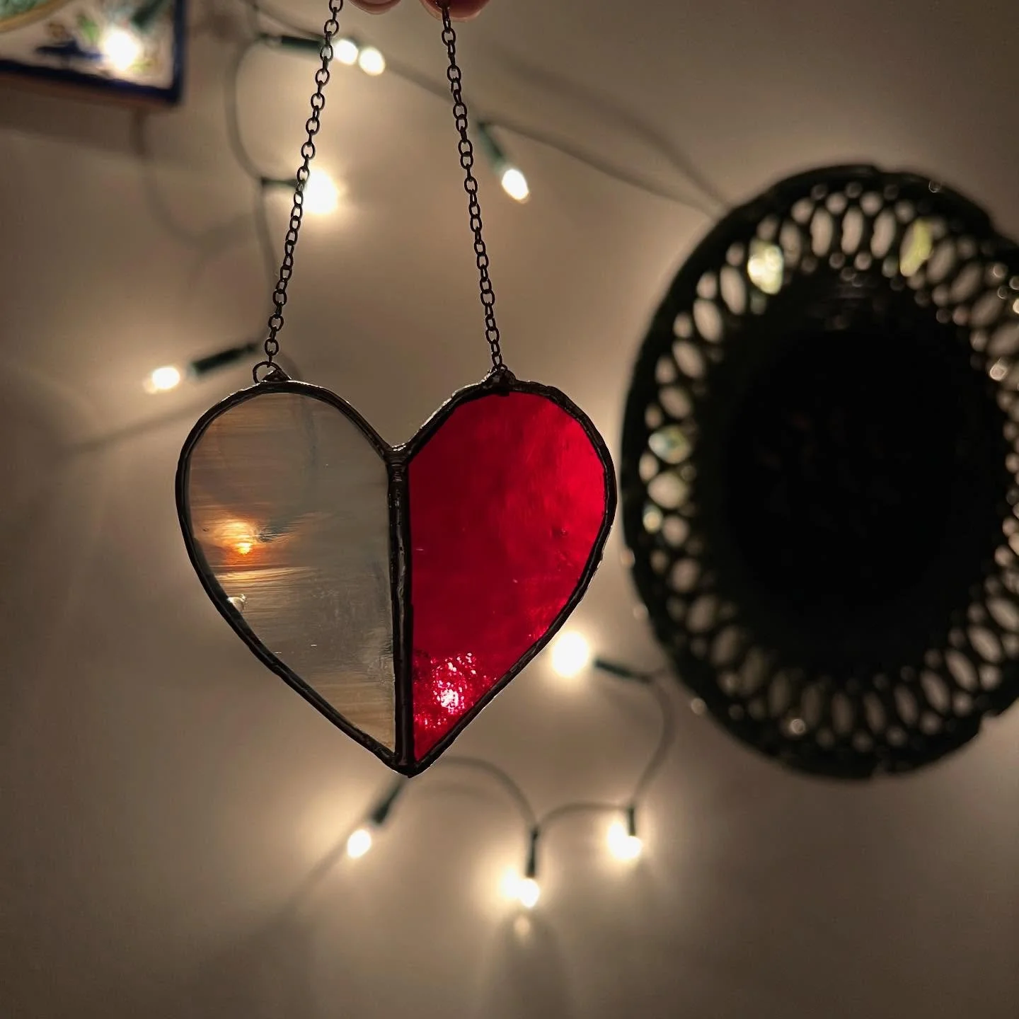 Working on some cute hearts for Valentine&rsquo;s Day.💘

&bull;
&bull;
&bull;
&bull;
&bull;
&bull;

#stainedglass #stainedglassart #glassart #glass #suncatcher #stainedglassartist #stainedglasspattern #handmade #art#artist #stainedglasssuncatcher #i