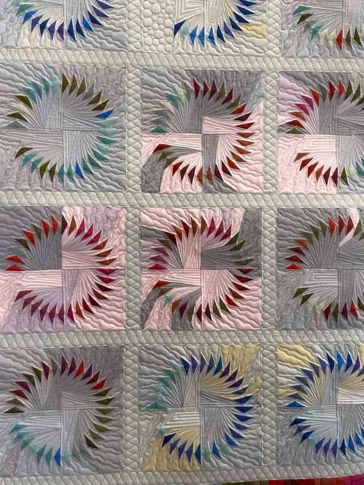 Diesen wunderbaren Temperatur-Quilt von @aloisia12 durfte ich durch meine Quilth&auml;nde gleiten lassen. 
Vielen Dank f&uuml;r den tollen Auftrag! 

#quilt#longarm#stardust#temperature#quilting