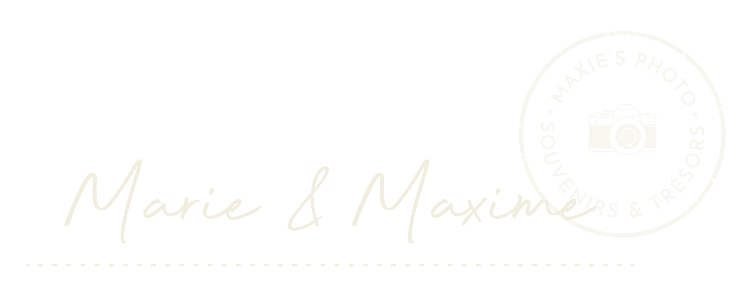 Logo avec le texte « Marie & Maxime » écrit en cursif et une cercle avec une caméra dessinée à l'intérieur, entourée par la phrase « Maxie's Photo, Souvenirs, Emotions & Trésors ».