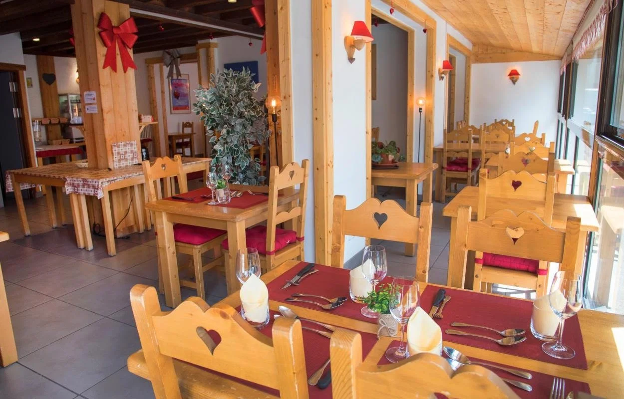 imgi_12_m_Hotel-de-la-valentin-les-2-alpes-photo-172707_1250x800_center_center.jpg