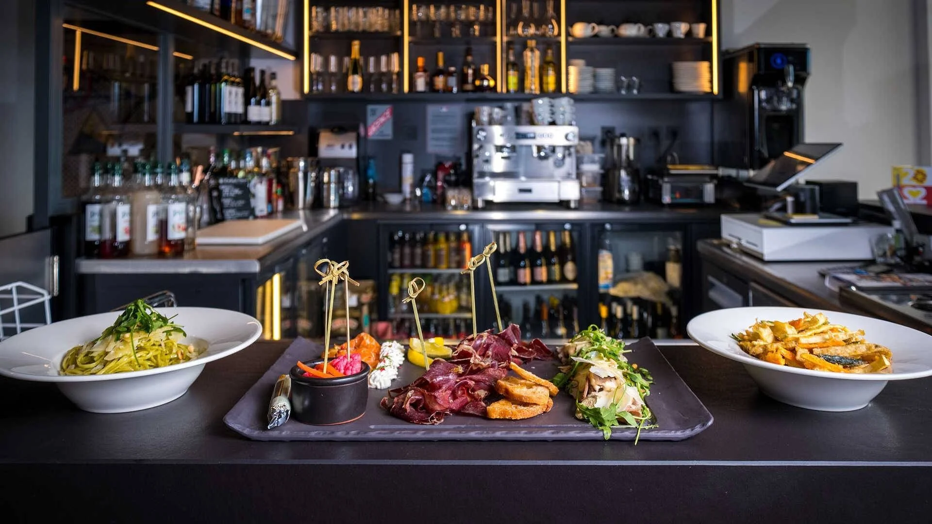 imageye___-_imgi_22_350_tapas-au-bar-cafe-restaurant-hotel-popalp-alpe-d-huez.jpg