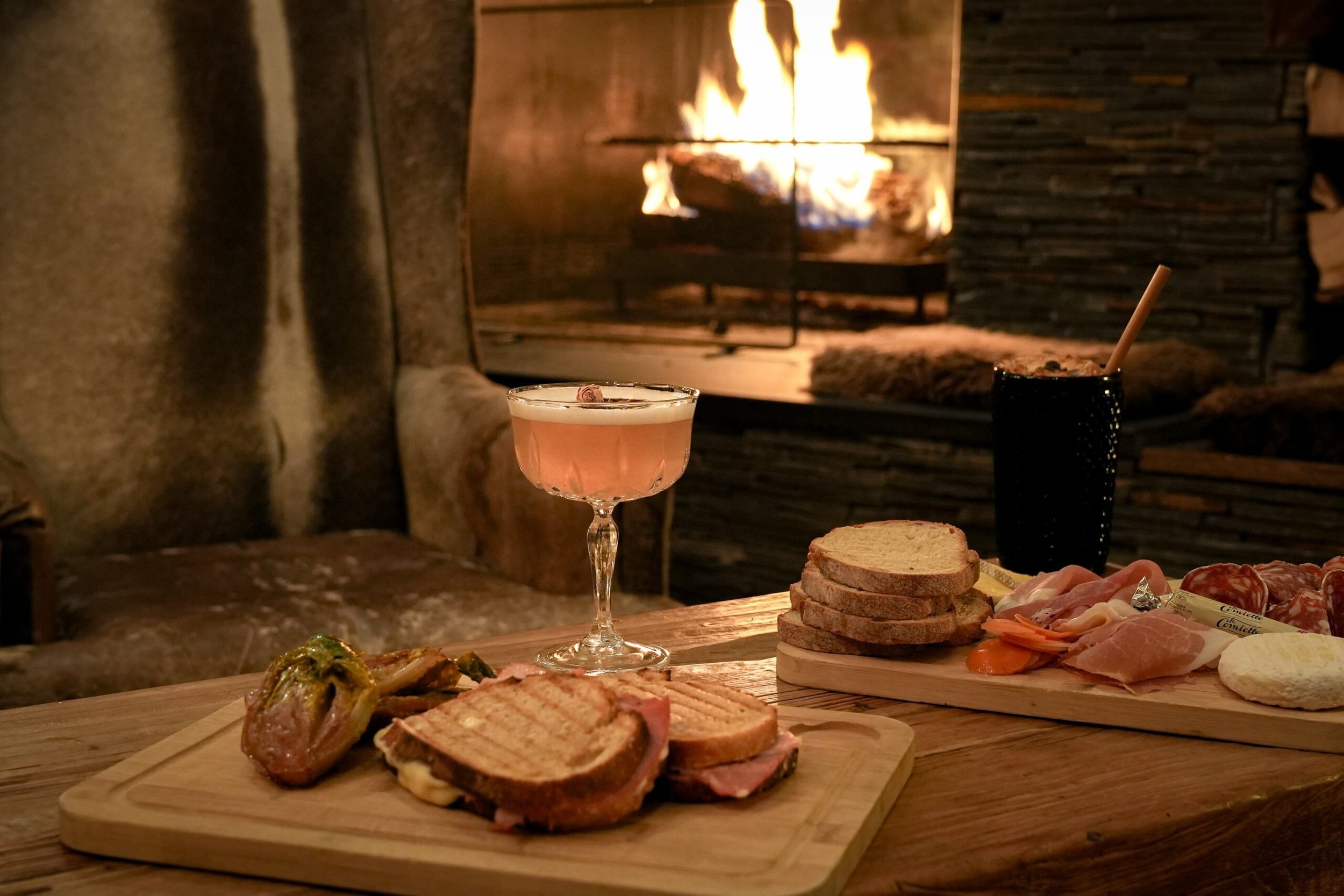 imgi_5_BAR-LE-SAVOY-MERIBEL-SEBASTIEN-FRANCA-PHOTOGRAPHS67-min-scaled.jpg