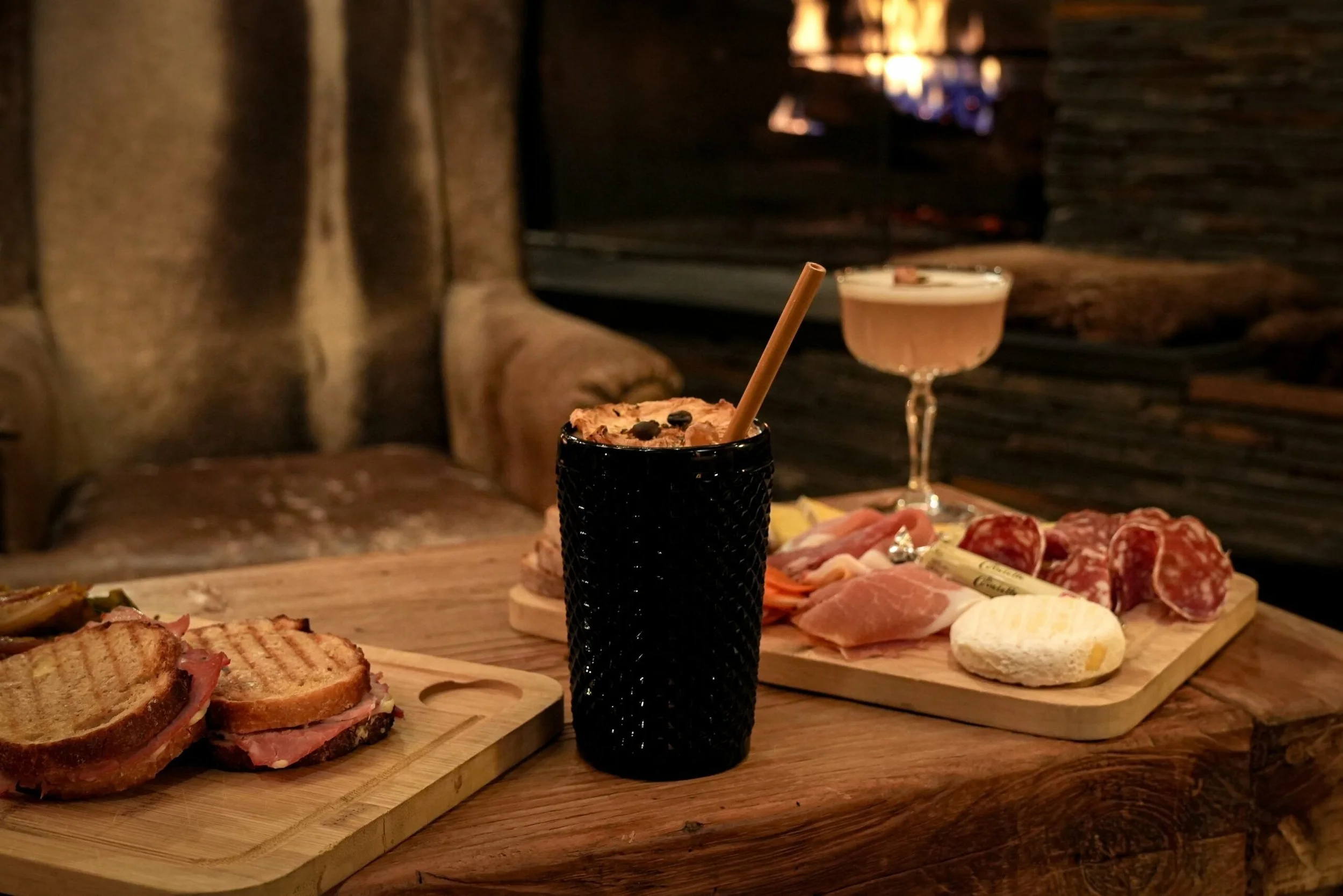 imgi_6_BAR-LE-SAVOY-MERIBEL-SEBASTIEN-FRANCA-PHOTOGRAPHS68-min-scaled.jpg