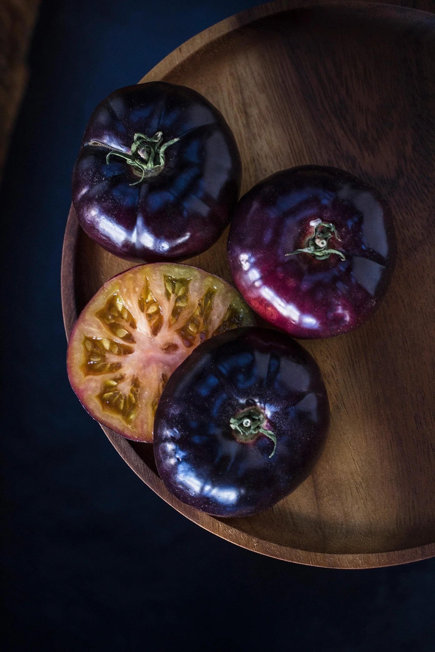 imgi_136_tomate-noire-de-crimee-1-bd_matthieu-cellard.jpg
