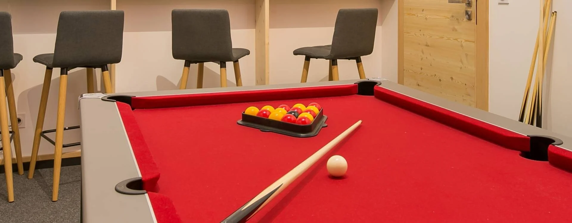 imgi_68_chalet-zormine-games-room-pooltable.jpg