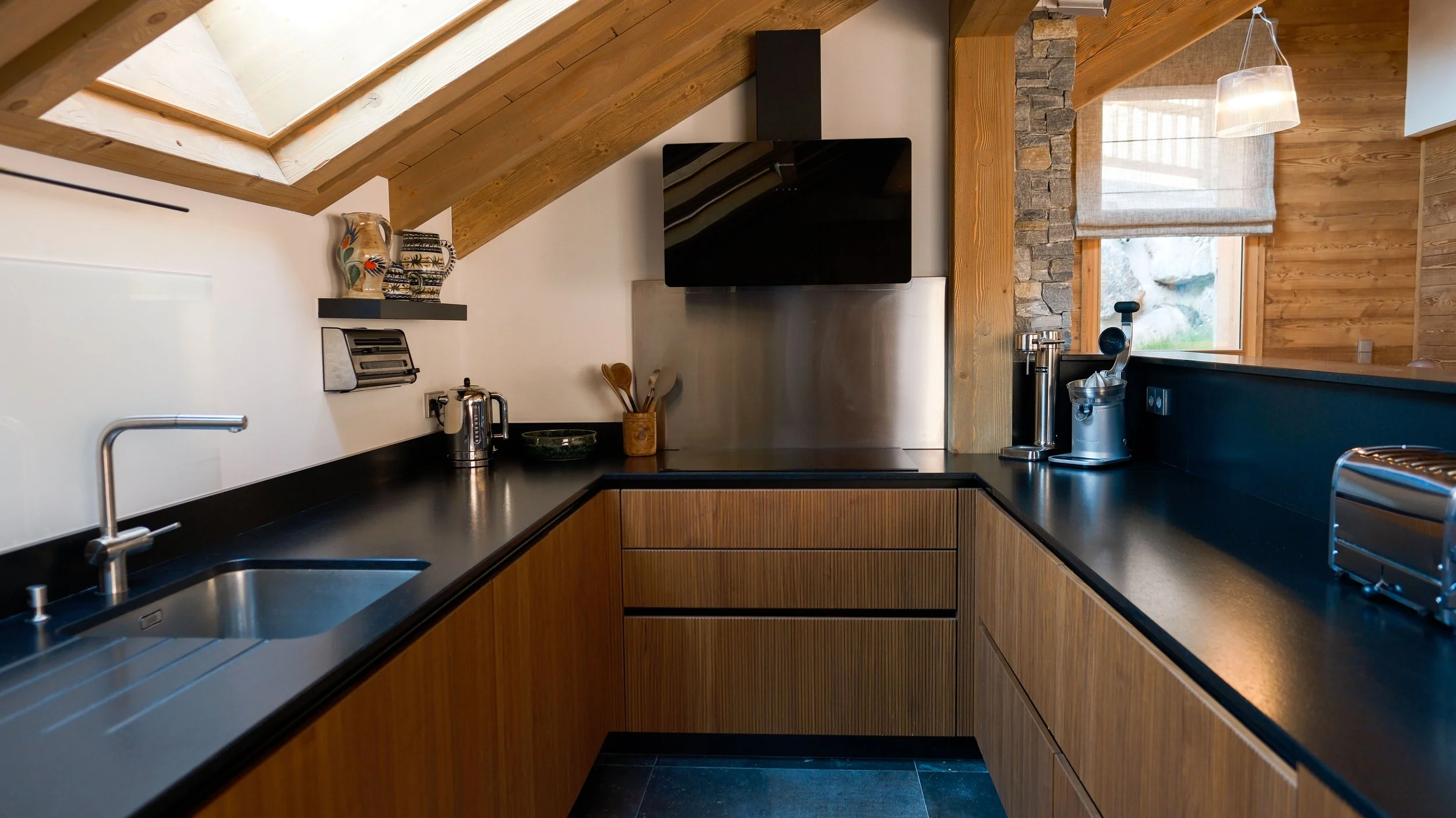 SA_Chalet Etoile des Neige_kitchen_B.jpg
