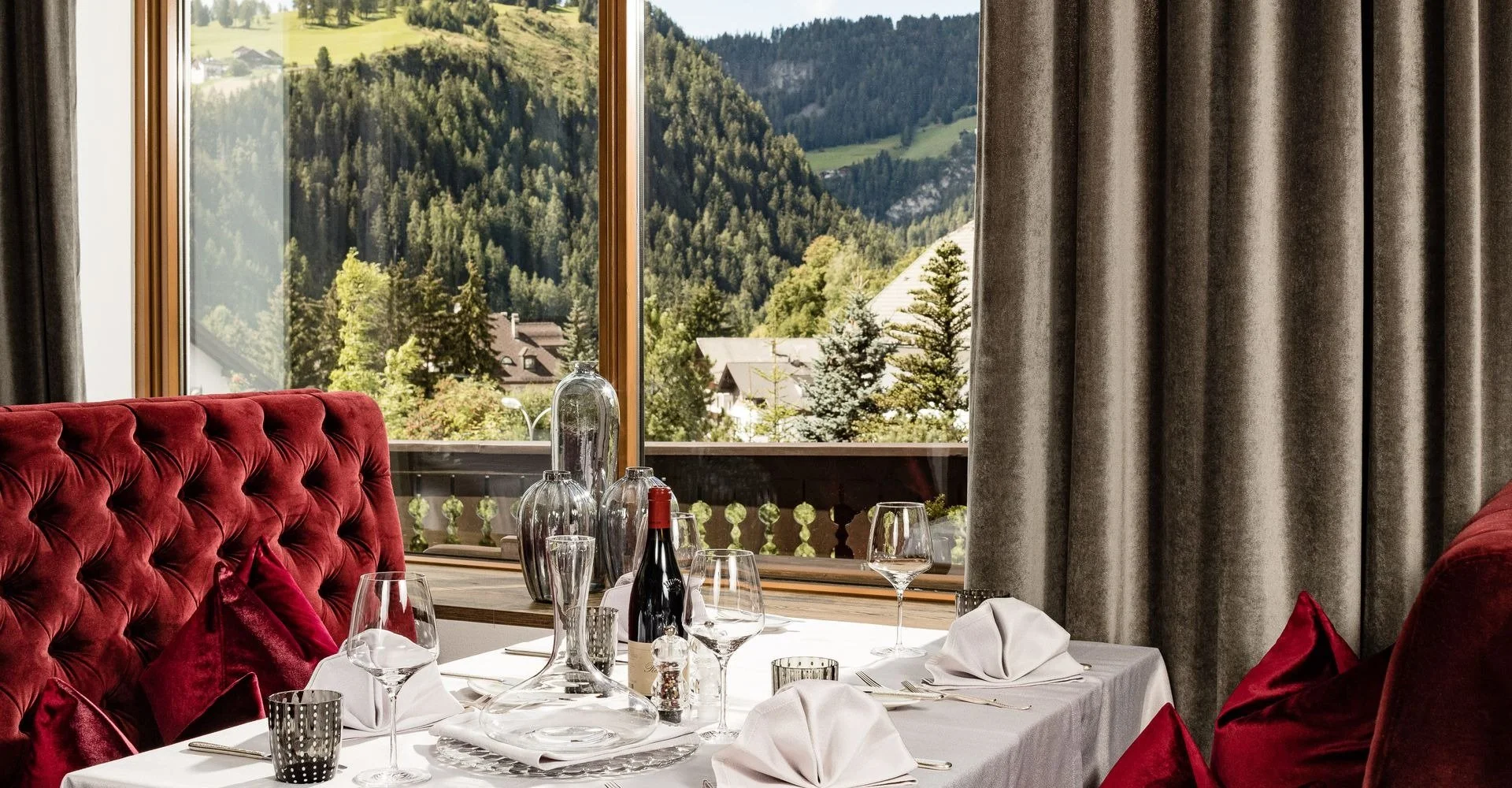 imgi_7_csm_sala-vista-lusso-vino-wine-Val-Gardena-Gröden-Grand-Hotel-Wolkenstein-Gardenahotels_808797b3b2.jpg