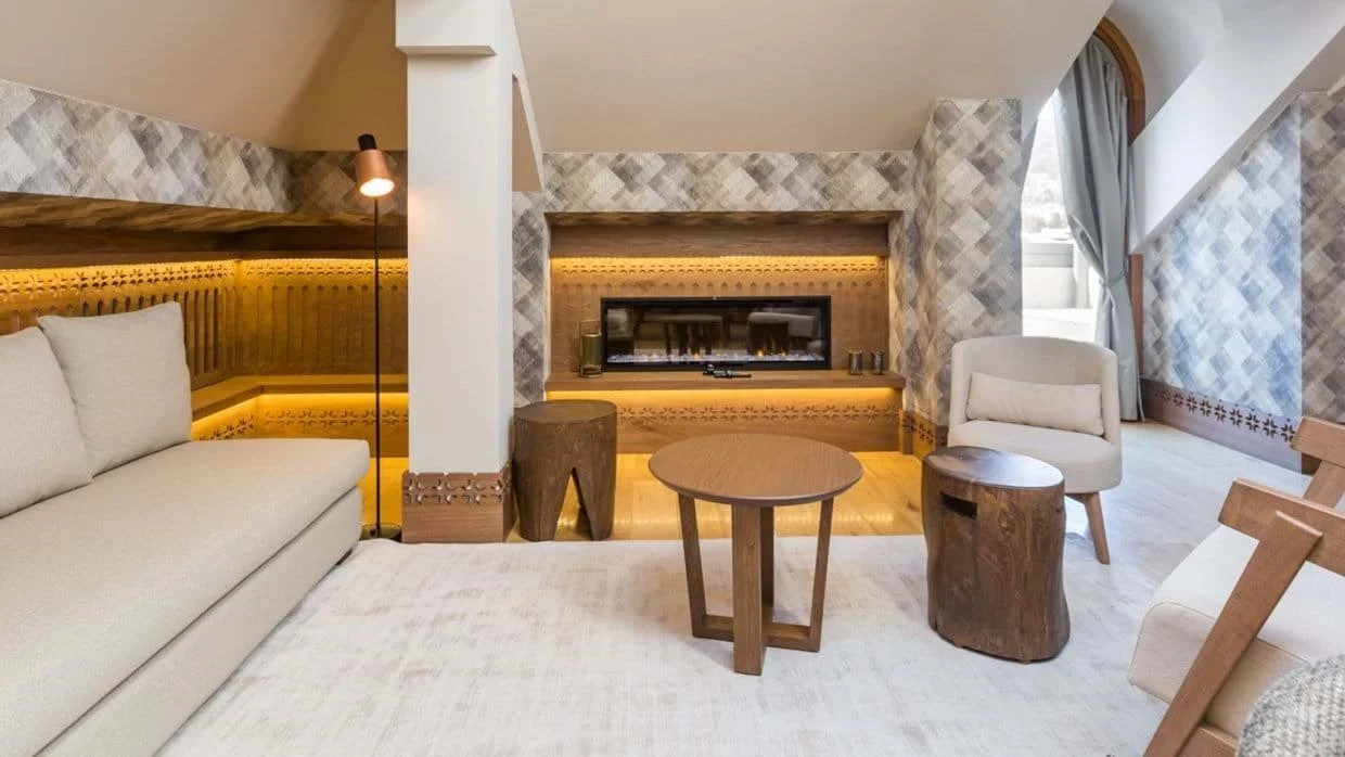 imgi_18_luxury-ski-hotel-cortina-hotel-savoia-bedroom.jpg