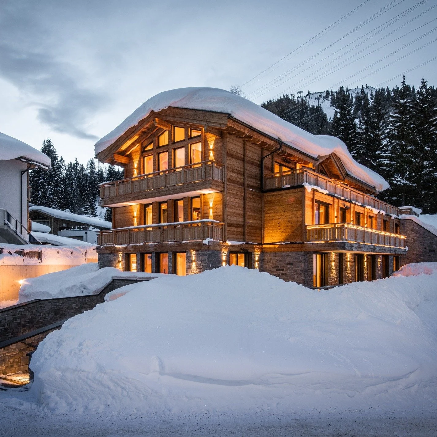 Snow is settling and availability is starting to tighten &mdash; a few of our cosiest chalets remain for Christmas ❄️🔥. Imagine waking to fresh powder, warming up by the wood stove, and stepping straight onto the slopes. Secure your dates now, reach