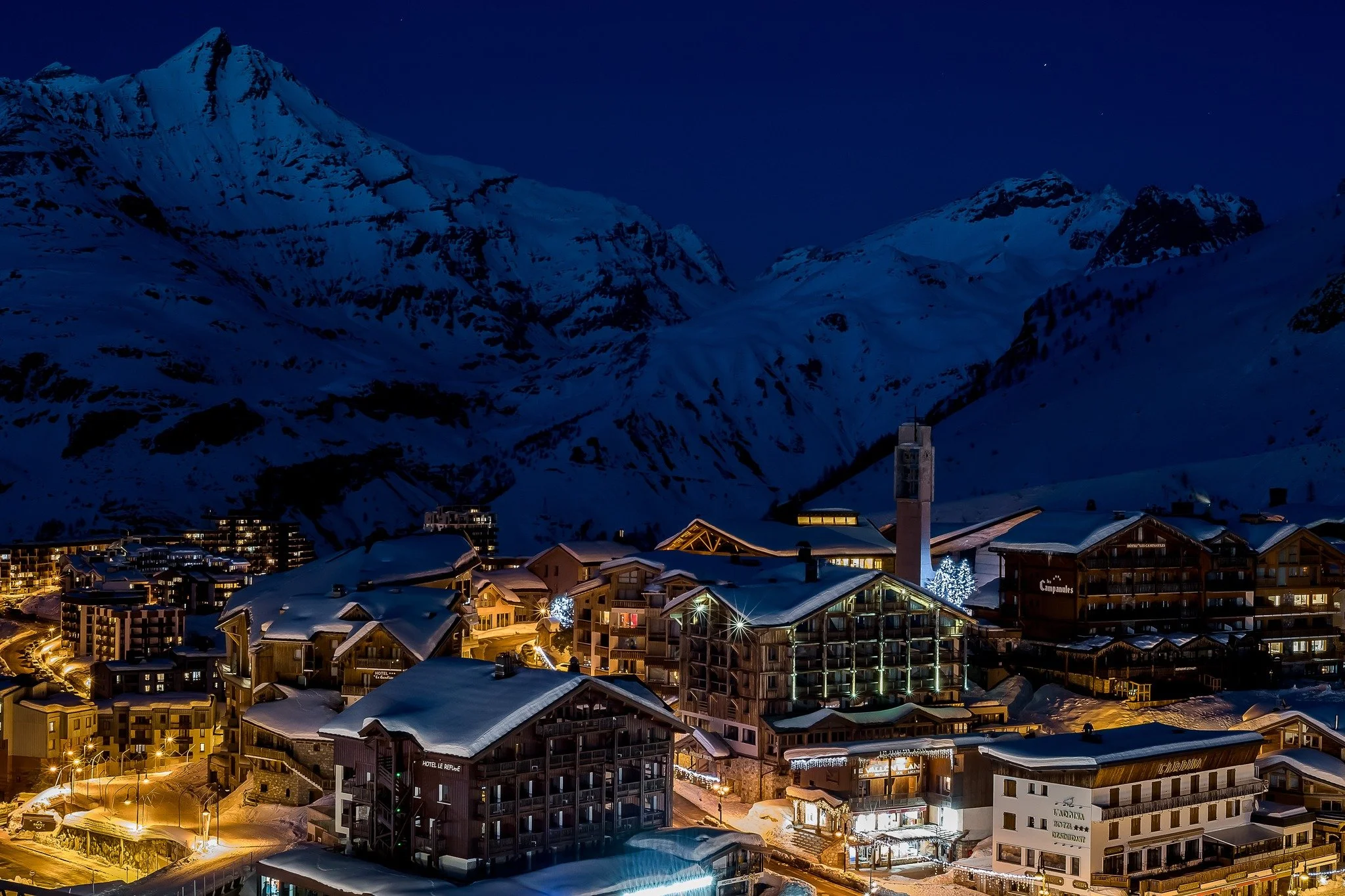 Tignes: High-altitude thrills and endless 

From glacier skiing to vibrant apr&egrave;s-ski, Tignes offers one of the most snow-sure experiences in the Alps. Picture yourself carving fresh tracks under blue skies, then unwinding with a view that take