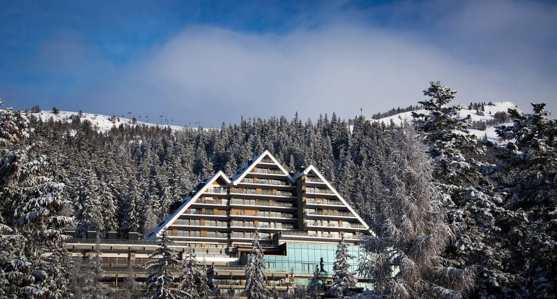 CA-exteriorwinter-OlivierMaire-Powder-Pines-Travel.jpg