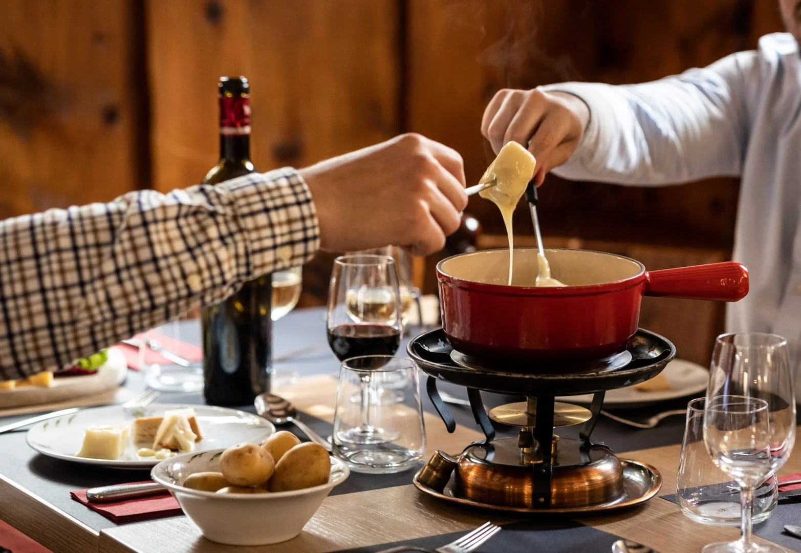 MR-fondue-MaudDevaud-Powder-Pines-Travel.jpg