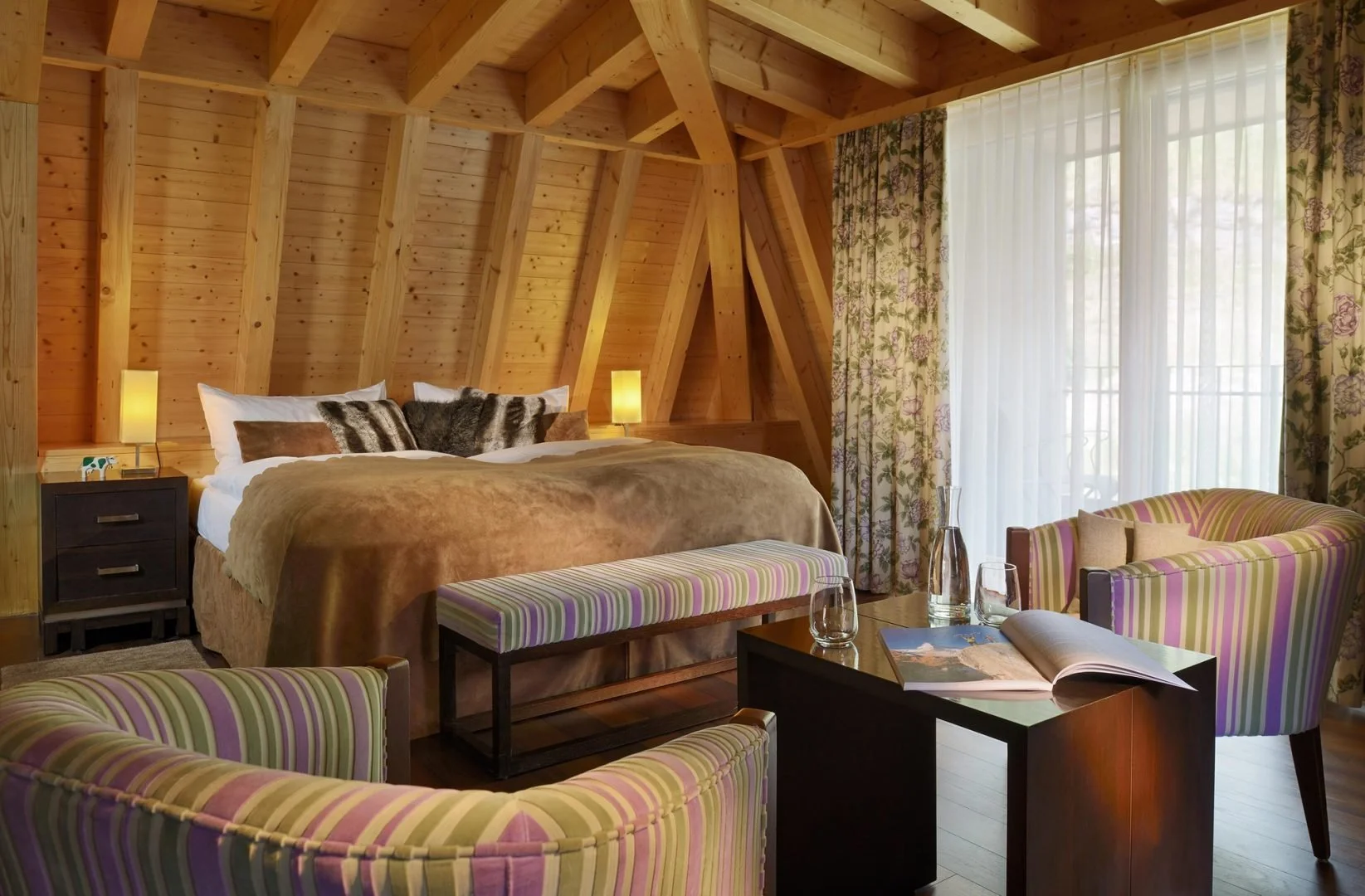MR-room-YdoSol-Powder-Pines-Travel.jpg