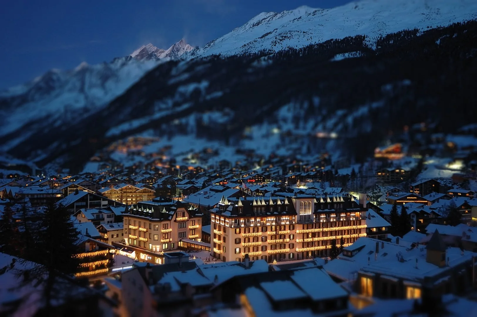 MCP-night-MichelReybier-Powder-Pines-Travel.jpg