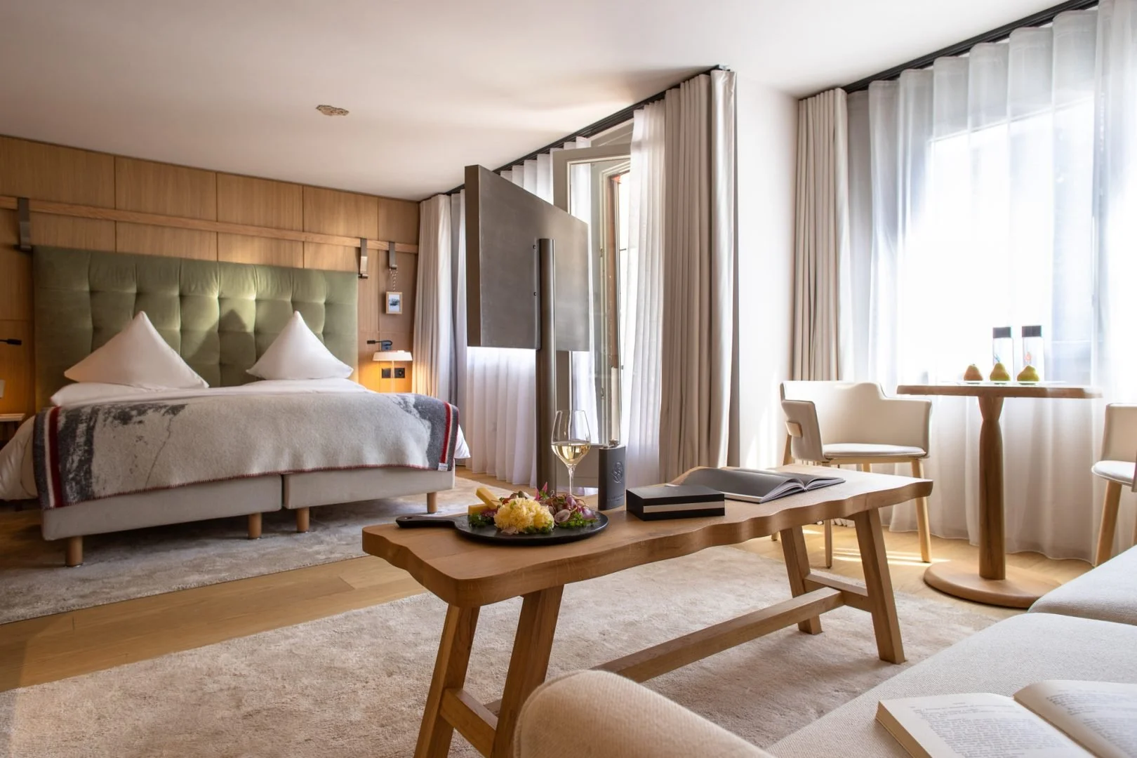 SHZ-suite-GregoireGardette-Powder-Pines-Travel.jpg