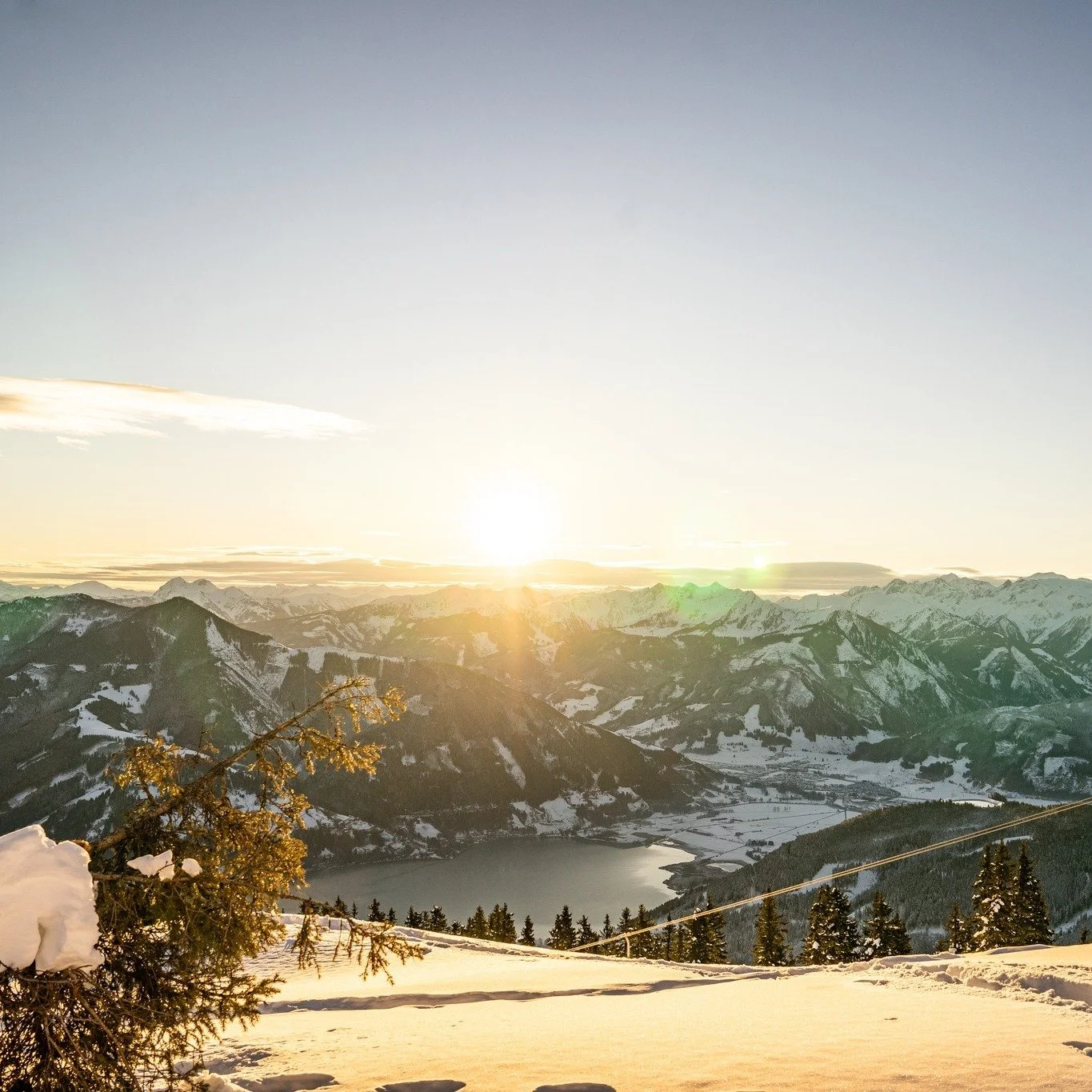 Easy Sunday Morning Views.

Coffee on the balcony. Fresh mountain air. Snow covered rooftops. Peaks catching the first light of the day.

No traffic. No rush. No Sunday night dread.

Just another morning in the mountains.

This winter, swap your usua