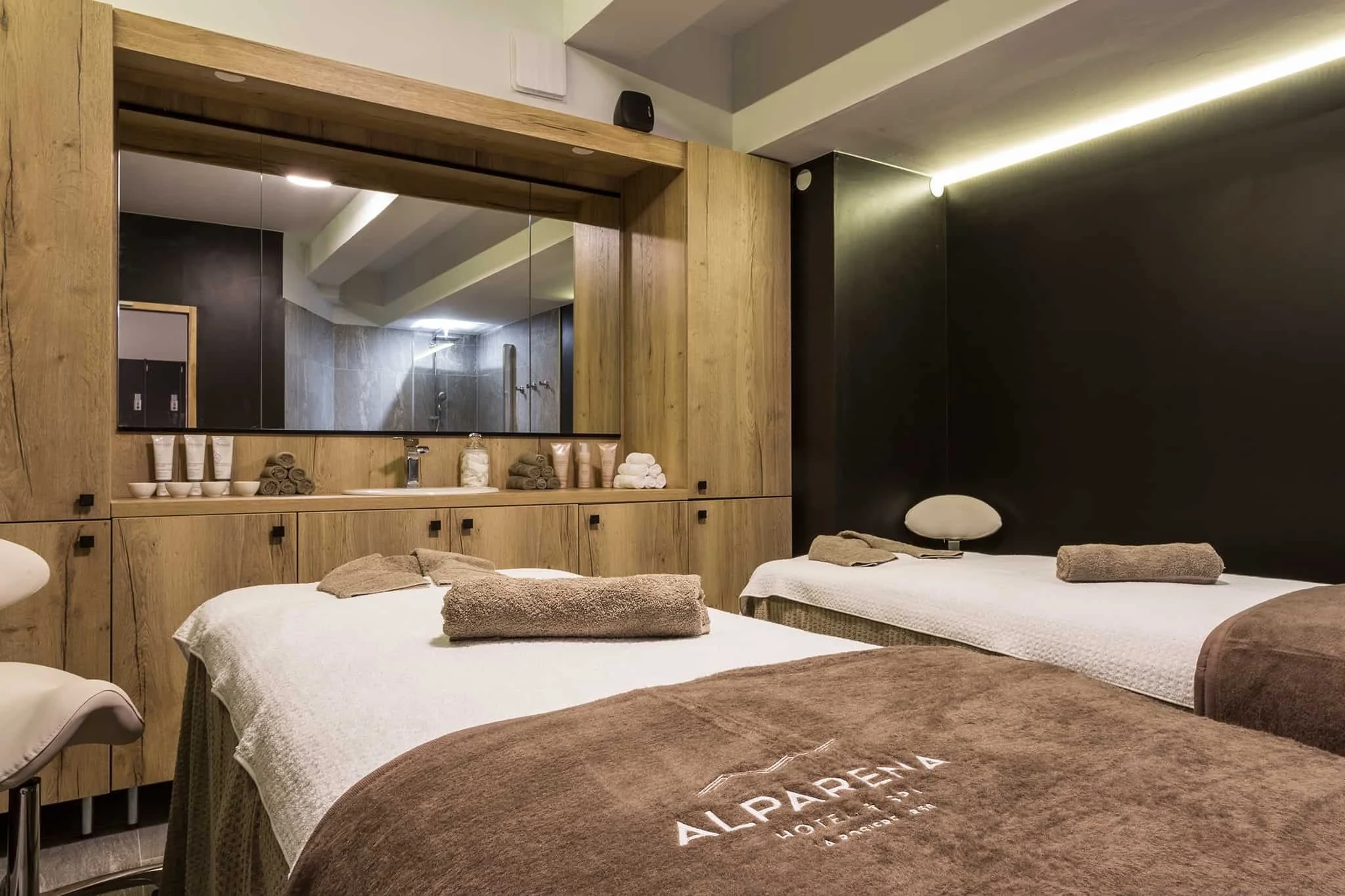 imgi_106_Spa-Soins-Alparena-1-1.jpg
