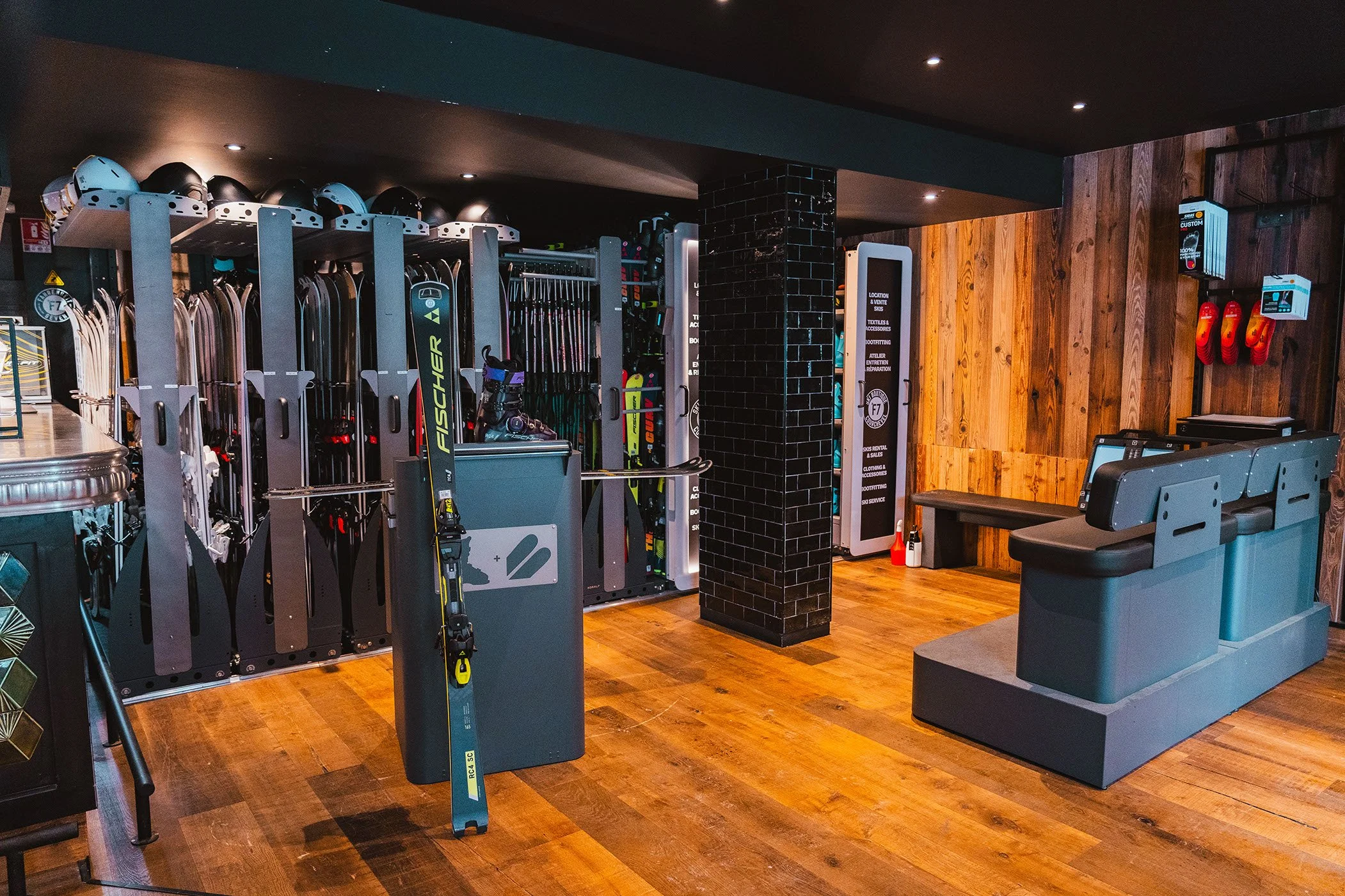 CF7 ski boutique 02 ©MelvinDelantes.jpg