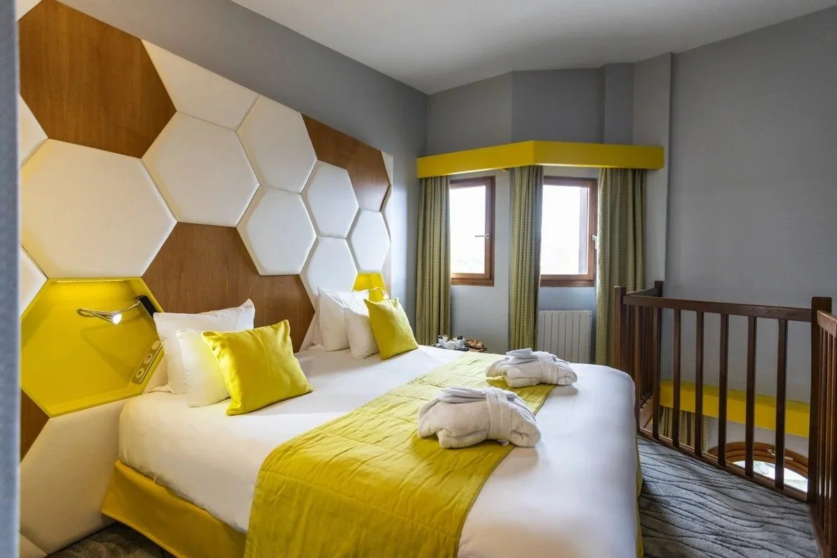 imgi_35_hotel-royal-ours-blanc-suites-2025-001.jpg