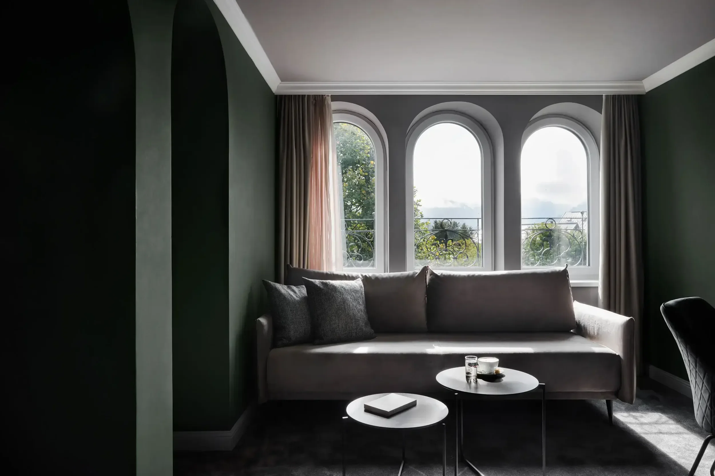 imgi_10_lounge-sofa-innenraum-hotel-2778.webp