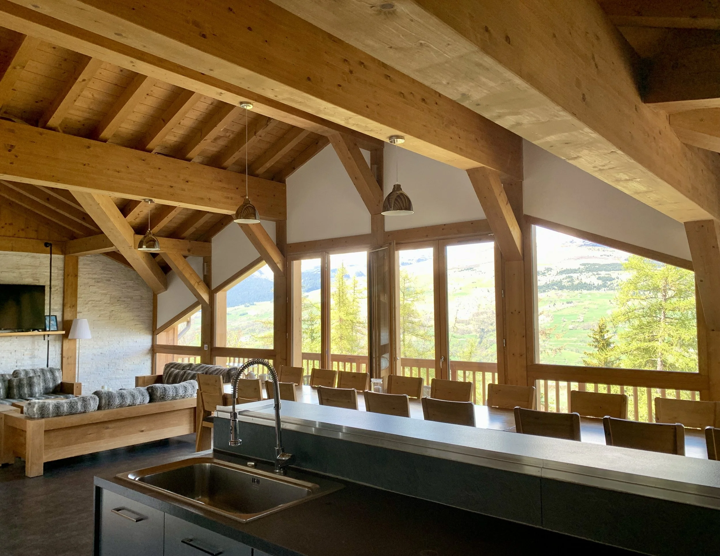 Kitchen and dining area within Chalet Flocon. Light and airy, ready for service.