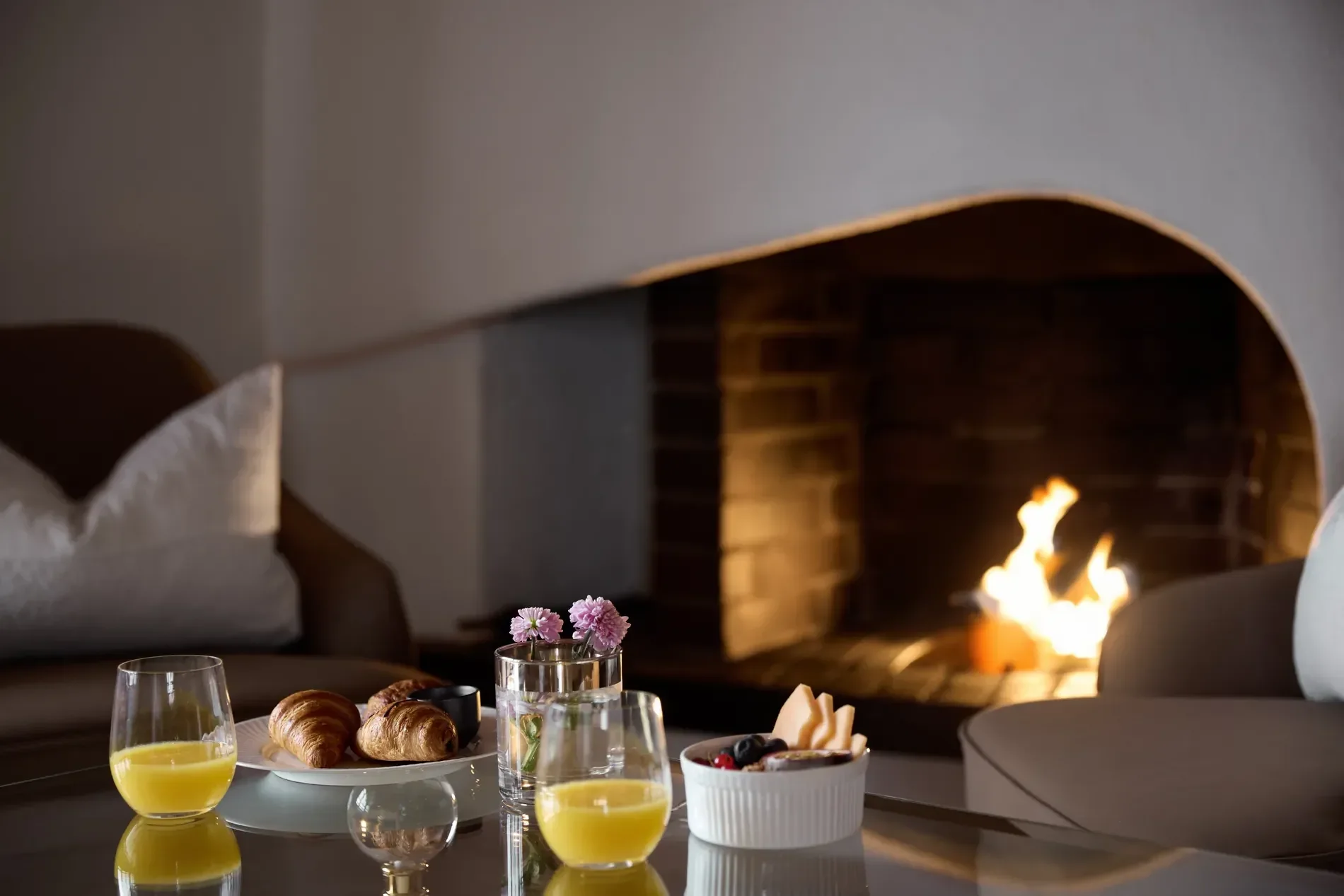 imgi_323_Zimmer_Kamin.webp