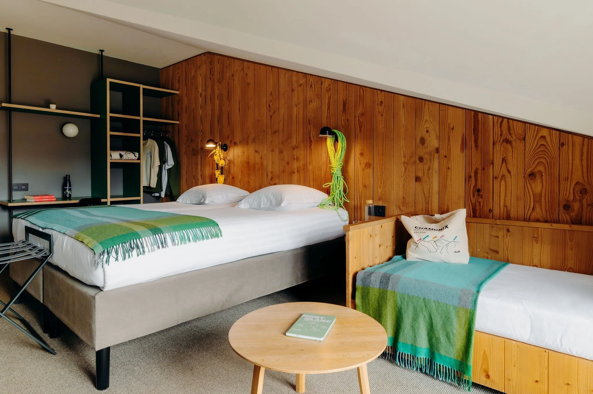 imgi_11_69f1d0964f5a2c2af9585fad_PlanB Chamonix - Chambre triple (2).jpg