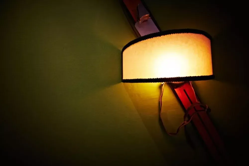 imgi_111_xlampe-zimmer-ski-nostalgie-klein.jpg.pagespeed.ic.V39vpvEnxZ.webp