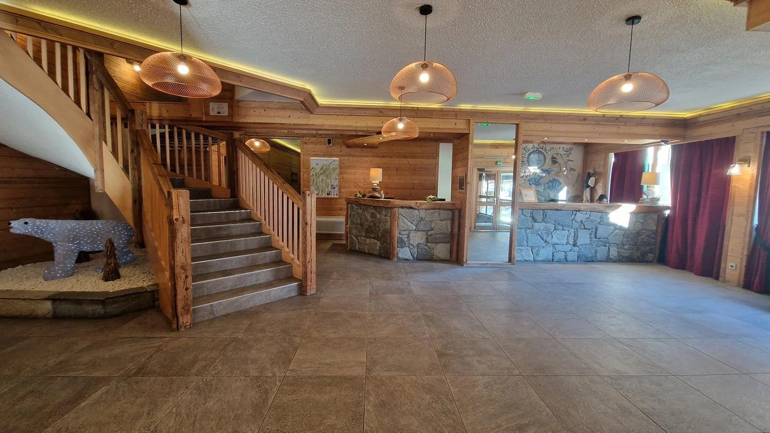 imgi_19_Hotel_Alpen_Roc_-_Reception.jpg