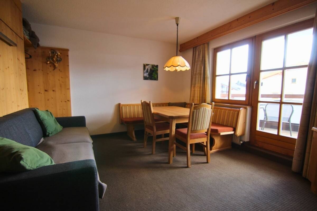 imgi_99_25__ScaleWidthWzEyMDBd.-Catered-chalet-Elfriede-Fiss-Woonkamer-Appartement-C.jpg