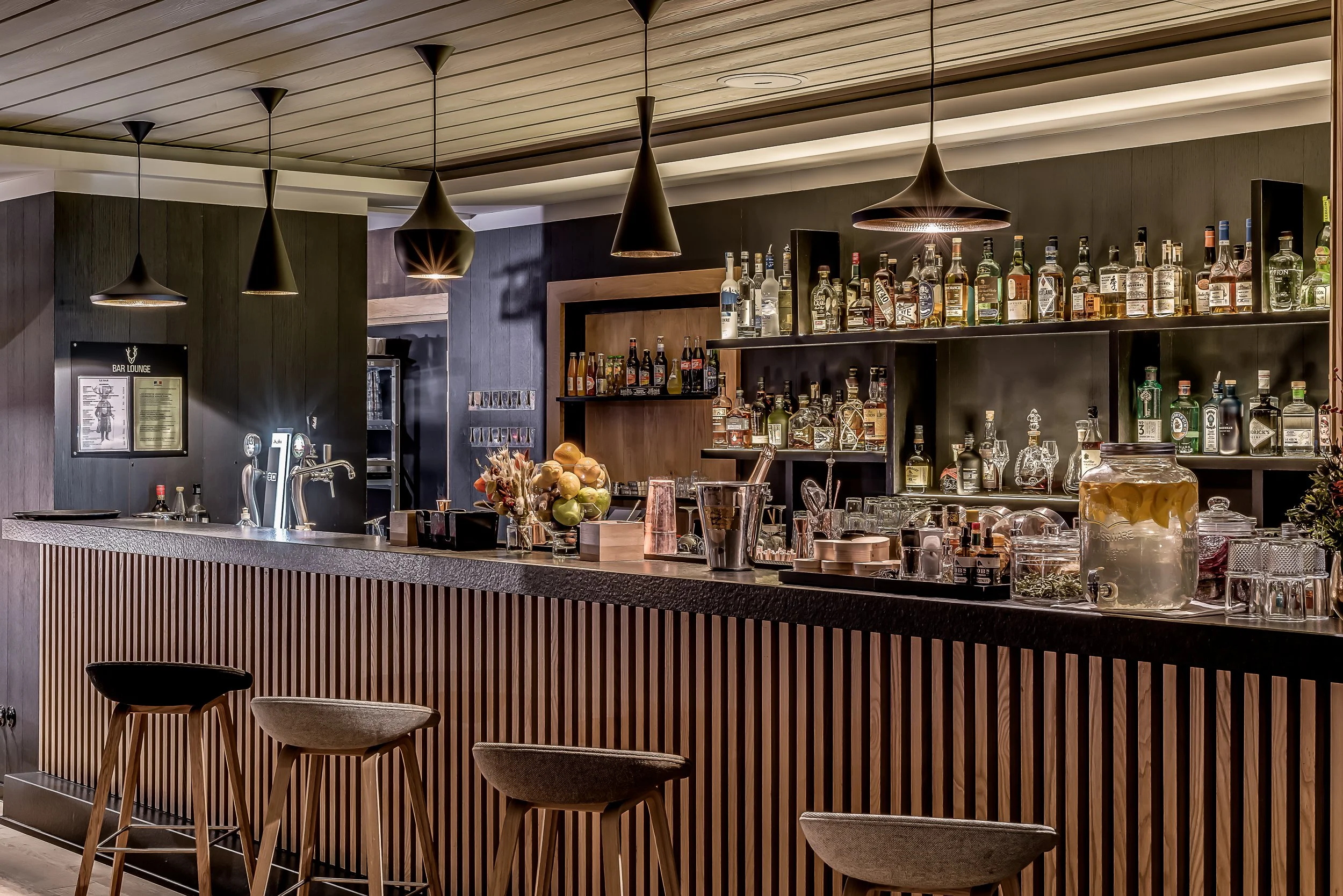Bar 1.jpg