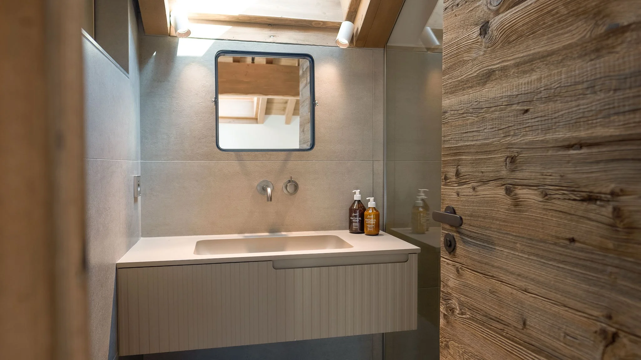 SA_Chalet EDN_Guestroom 02 Ensuite D.jpg