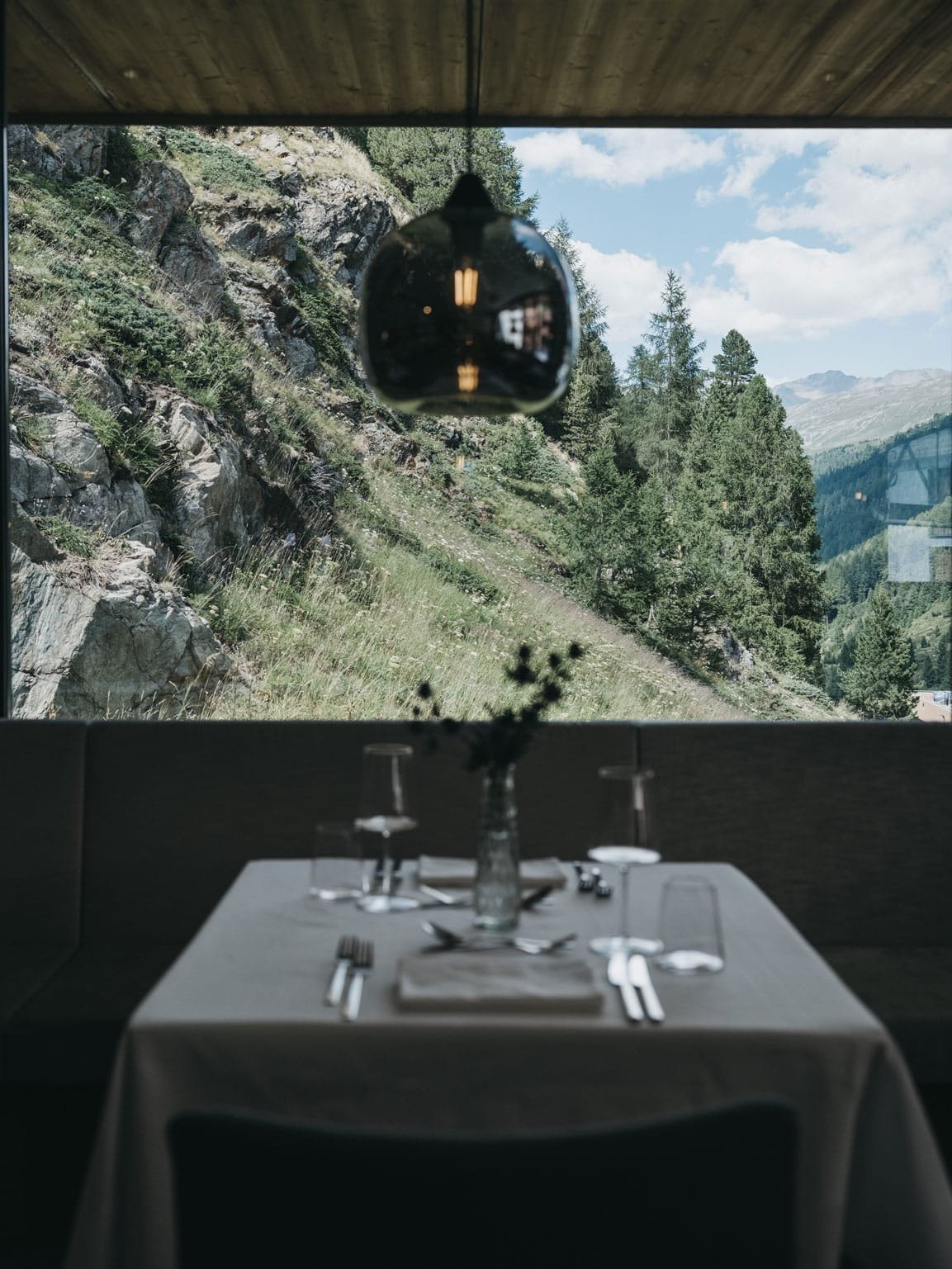 imgi_247_the-crystal-vaya-unique-restaurant-2.jpg