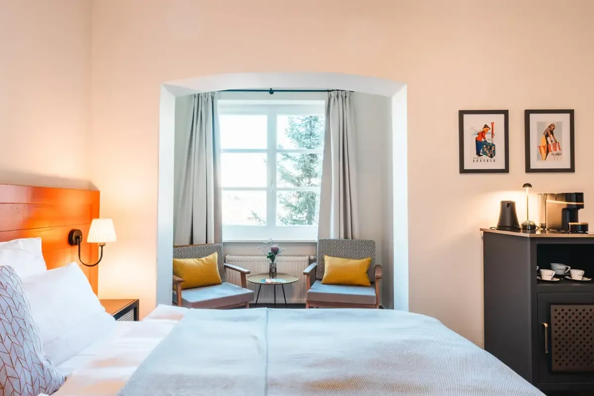 imgi_174_hen-kiz-egr-winter24-haus-streif-chambre-1-1200x800.webp