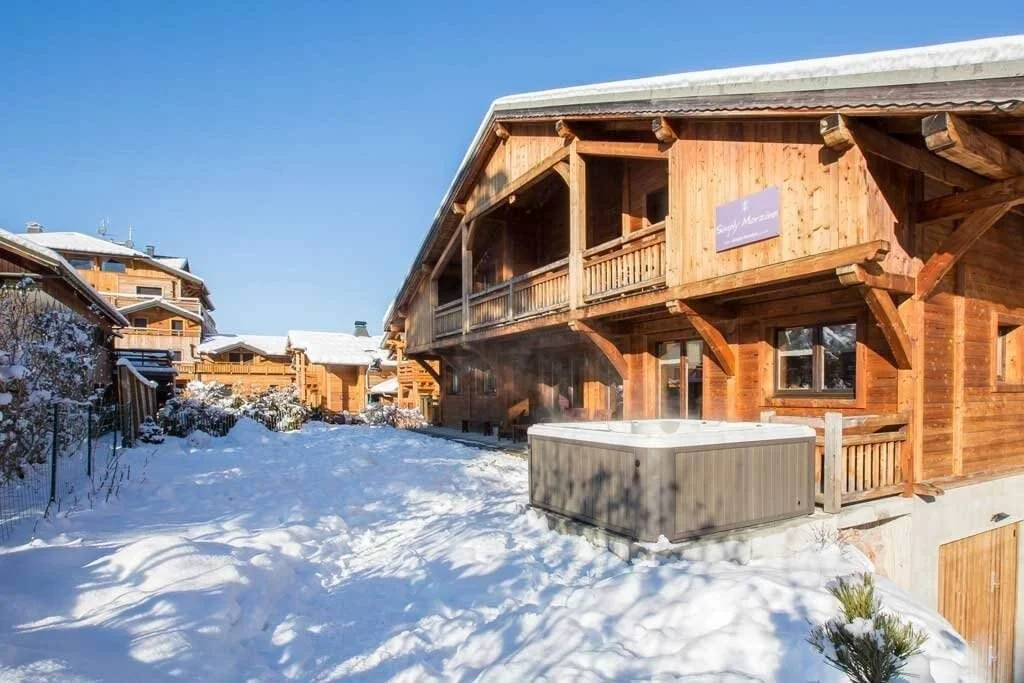 imgi_1_chalet-central-exterior-chalet-view-hot-tub-1024x683.jpg