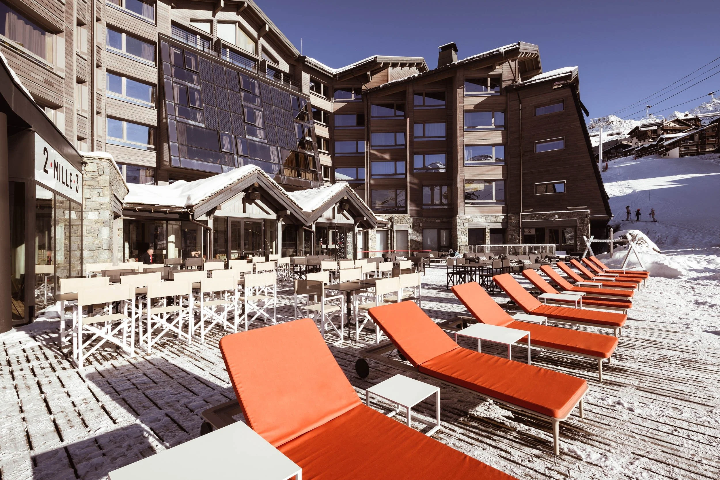 imgi_54_63909993a65276a292dca3d8_2212-01_40_terrasse_altapura_2500px_srgb_bd.jpg