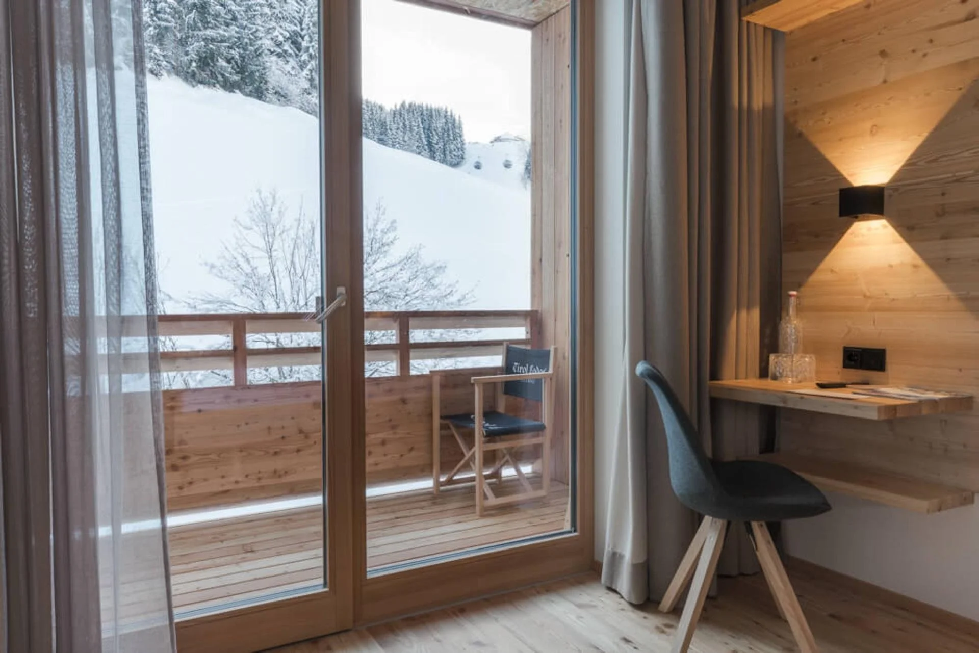 imgi_22_csm_Tirol_Lodge_Zimmer_09_baf95a904f.jpg