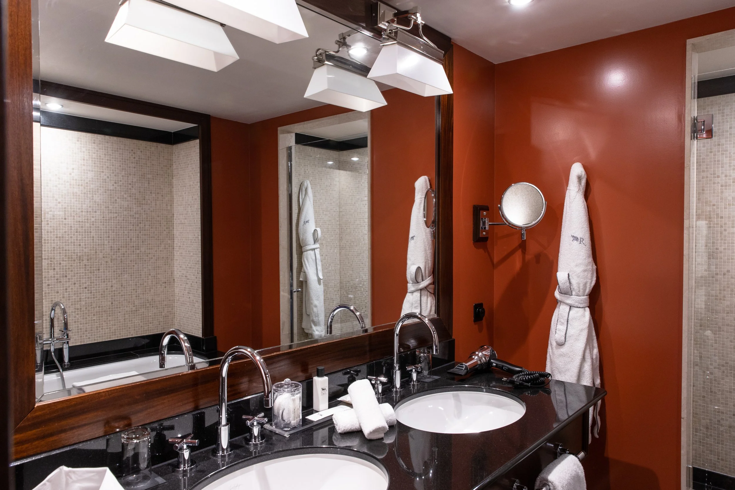 LRG_Accommodation_Suites_Bathroom_4081.jpg