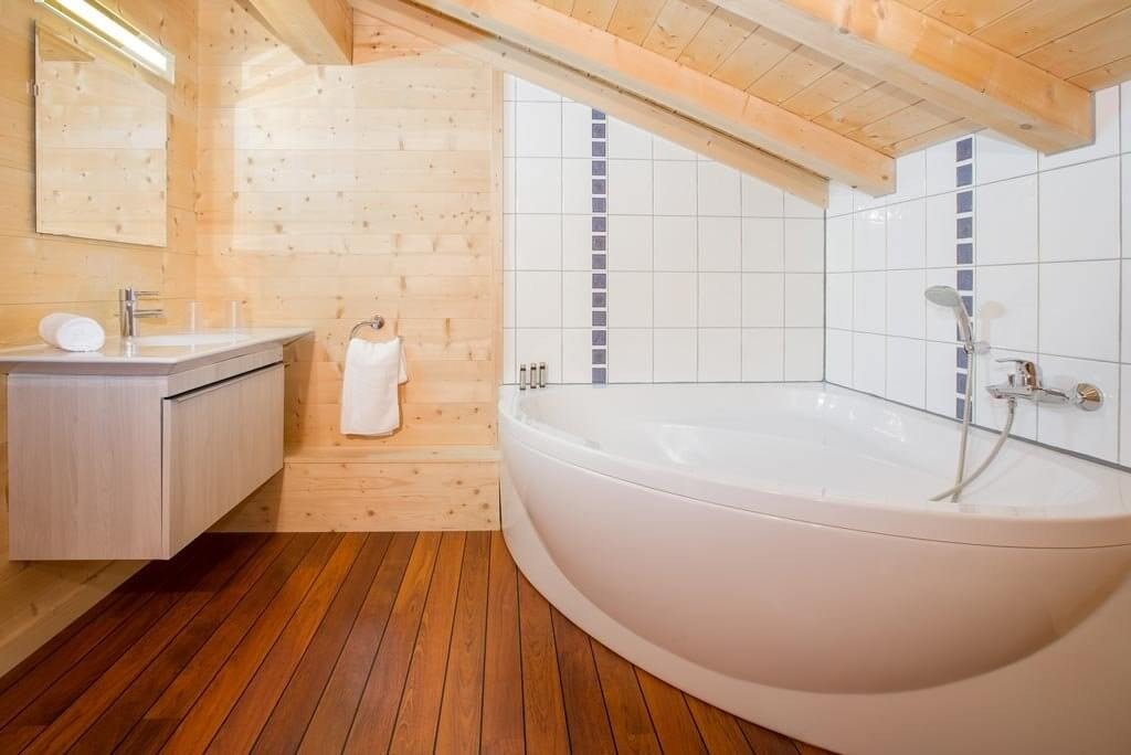 imgi_16_chalet-central-ensuite-bathroom-1024x684.jpg