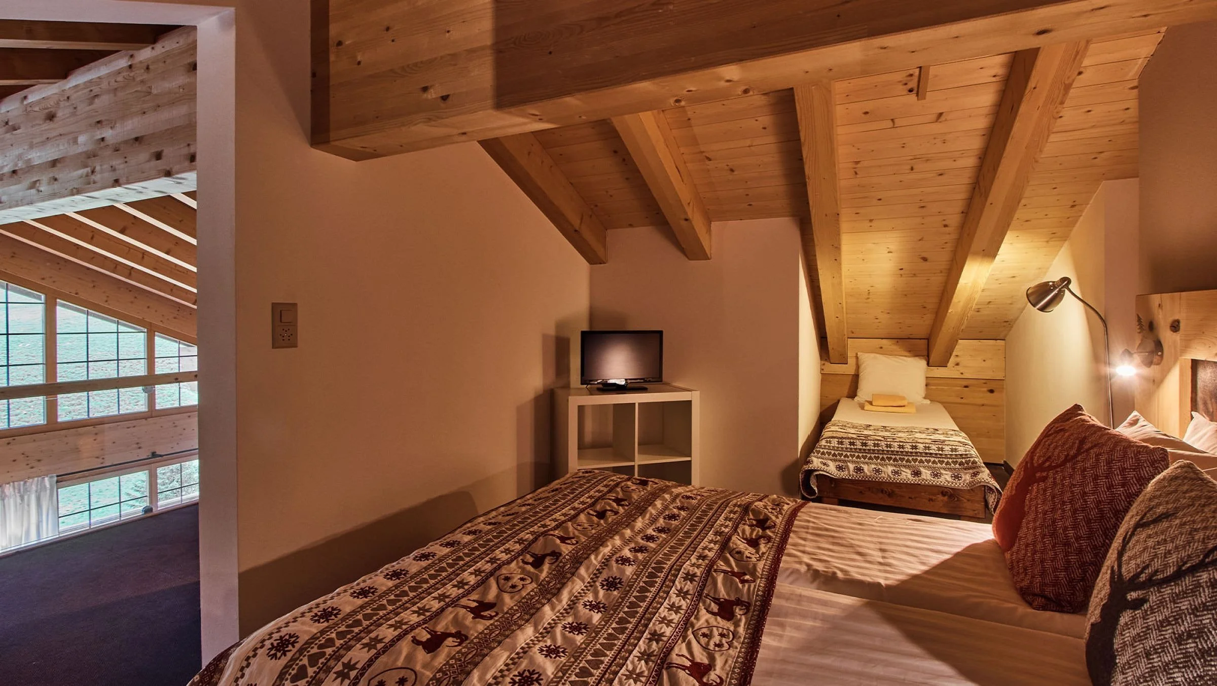 imgi_479_duplex-suite-slide06-2400x1353-crop-q80.jpg