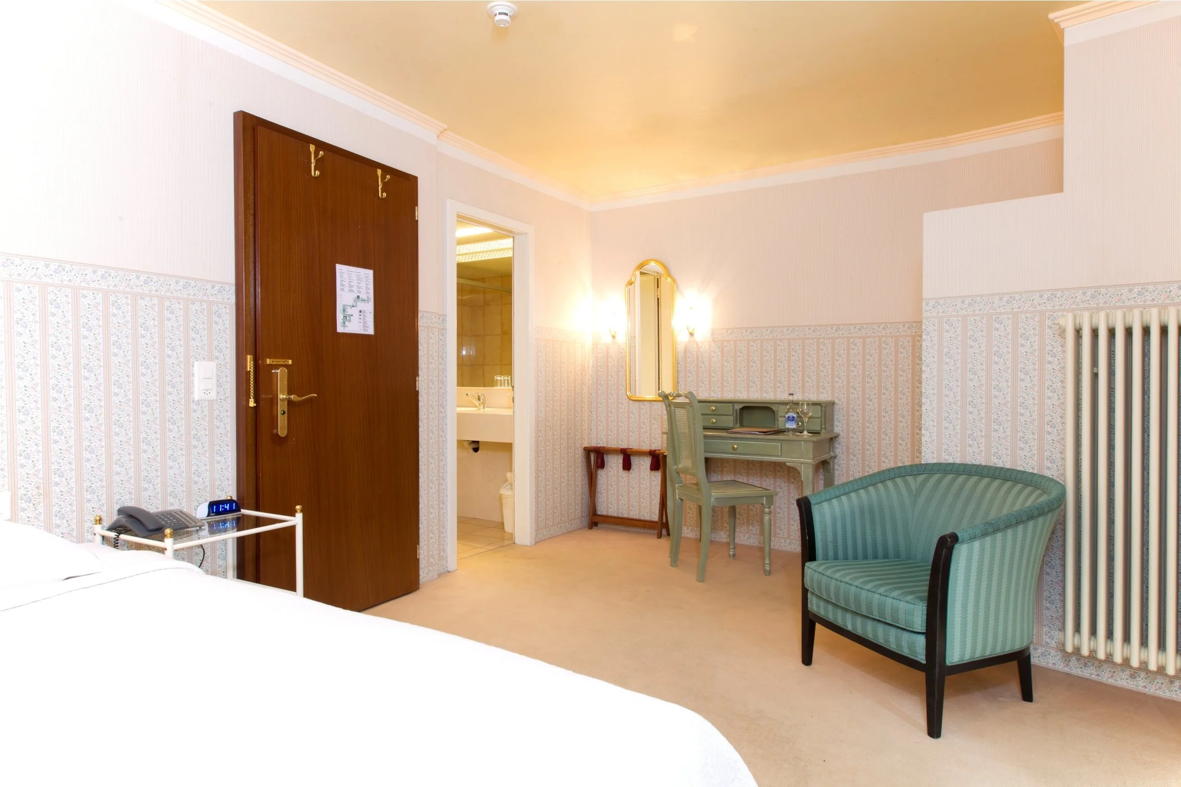 3b Superior single room.jpg