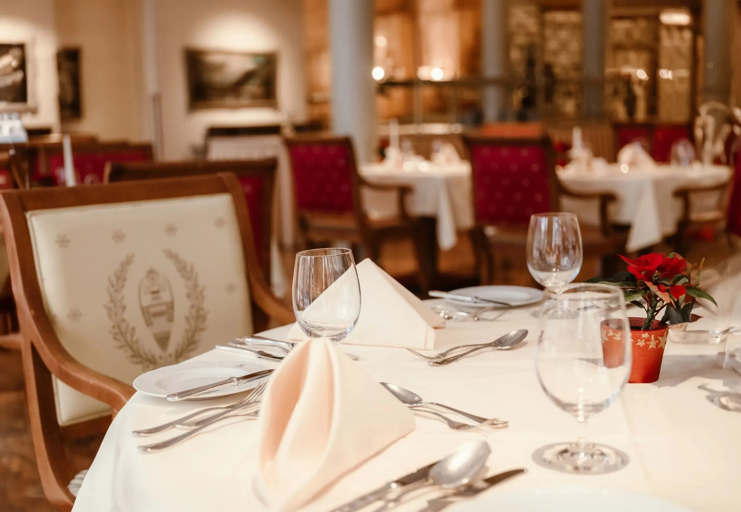 imgi_227_grand-hotel-hotelrestaurant-dining-table-0082.jpg