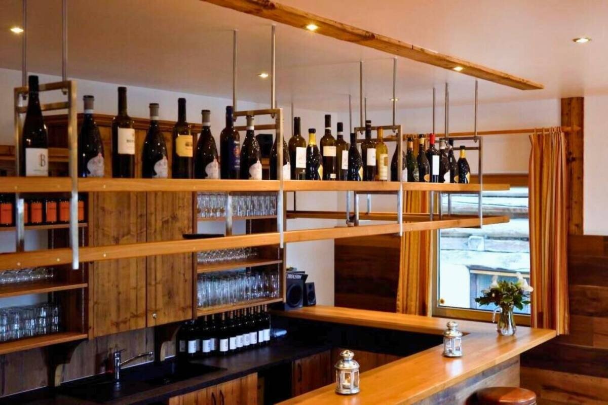 imgi_106_36__ScaleWidthWzEyMDBd.-Catered-chalet-Elfriede-Fiss-Prive-bar.jpg