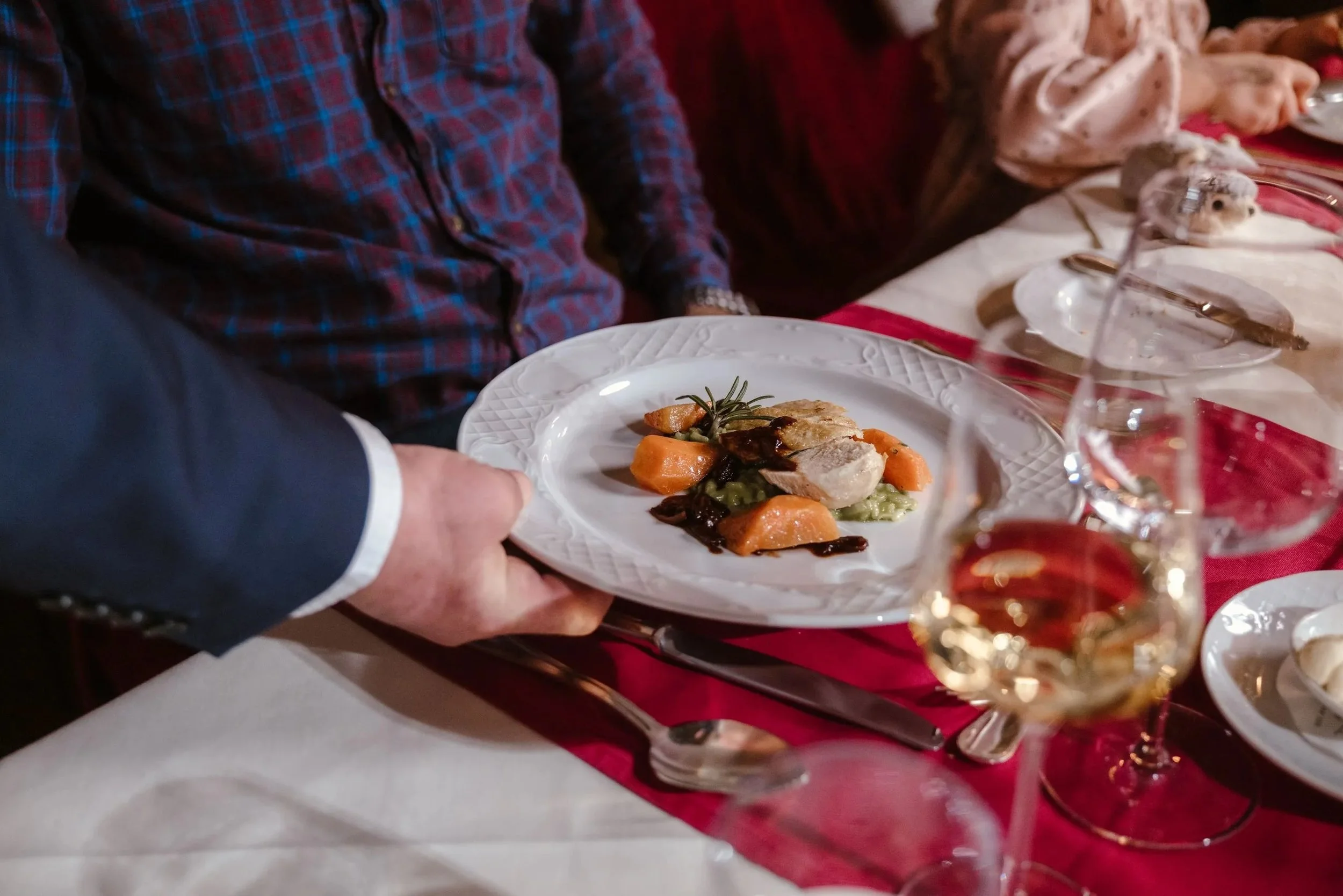 imgi_222_grand-hotel-hotelrestaurant-served-main-course-0077.jpg