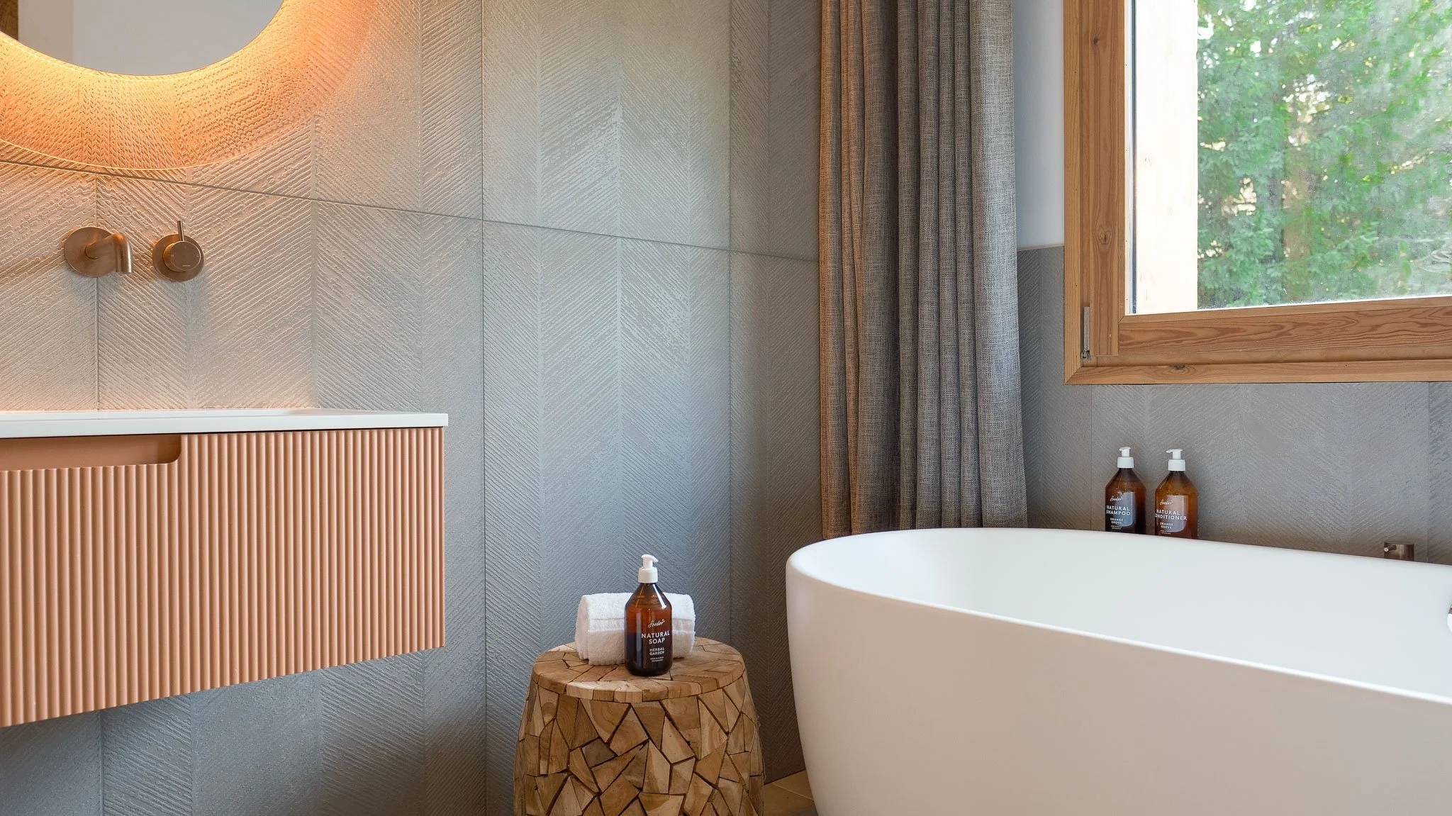 SA_Chalet EDN_Guestroom 01 Master Ensuite Bathroom.jpg