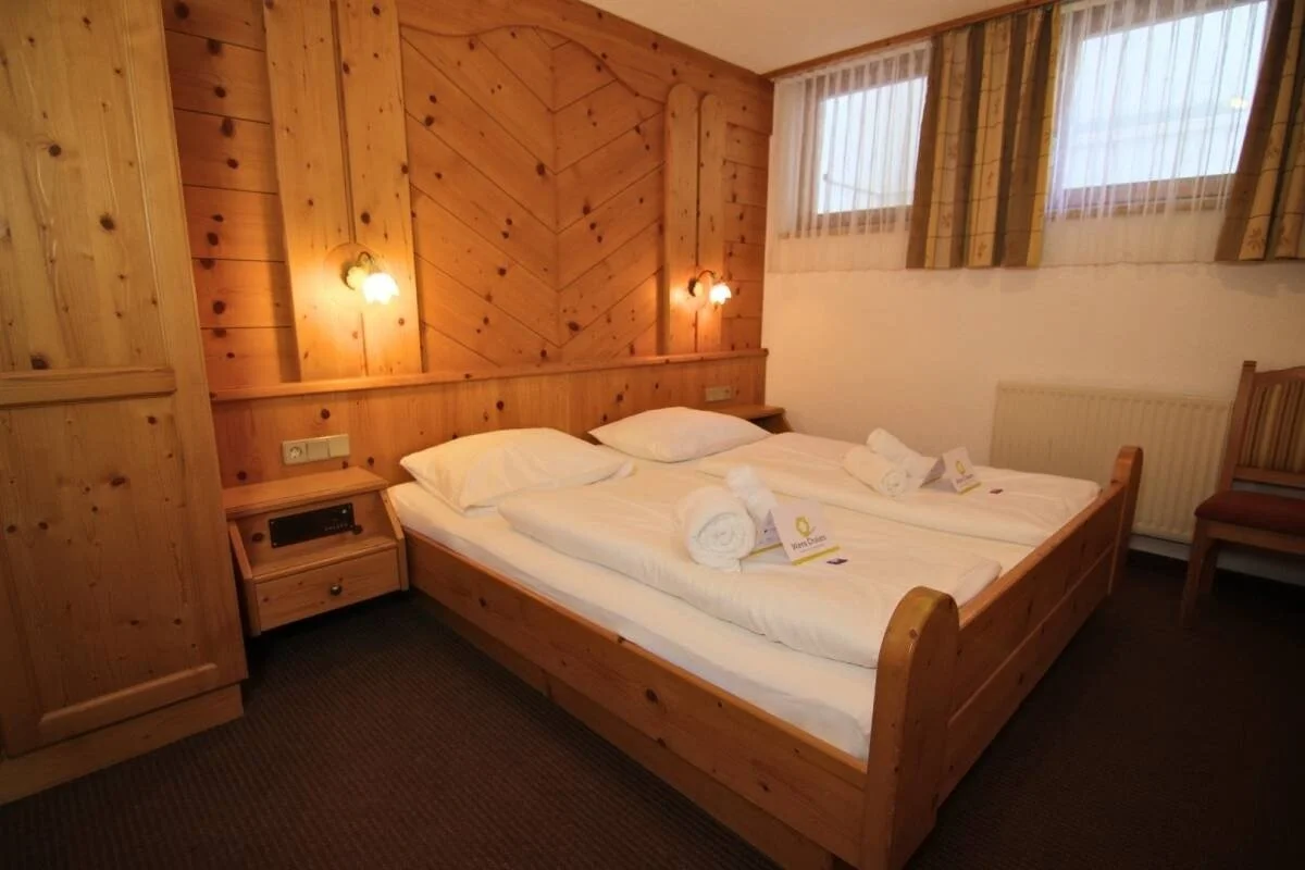 imgi_100_26__ScaleWidthWzEyMDBd.-Catered-chalet-Elfriede-Fiss-Slaapkamer-Appartement-C.jpg