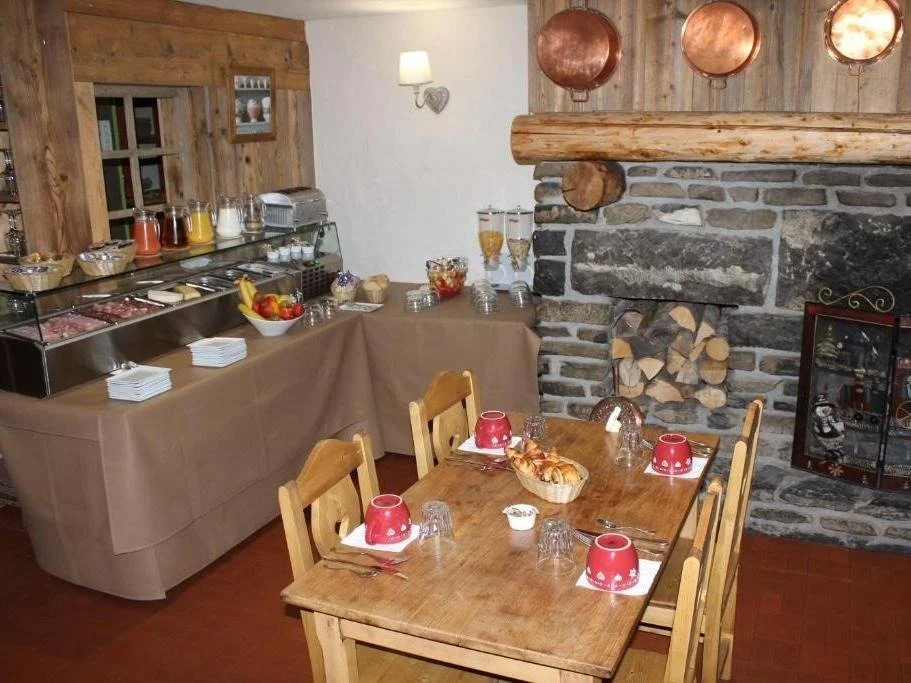 imgi_40_logis-hotel-ufredy-petit-dejeuner-la-clusaz-311555.jpg