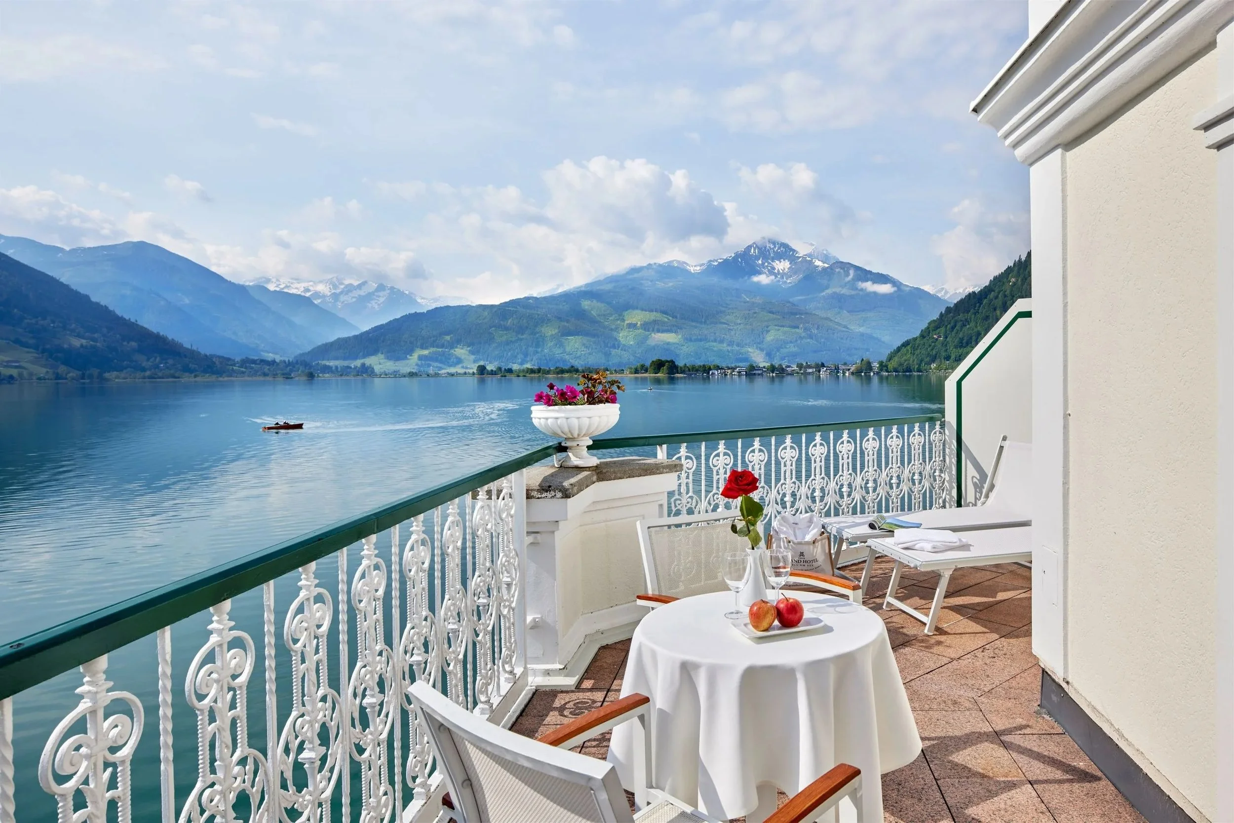 imgi_285_grand-hotel-lake-view-balcony-table-chairs-0154.jpg